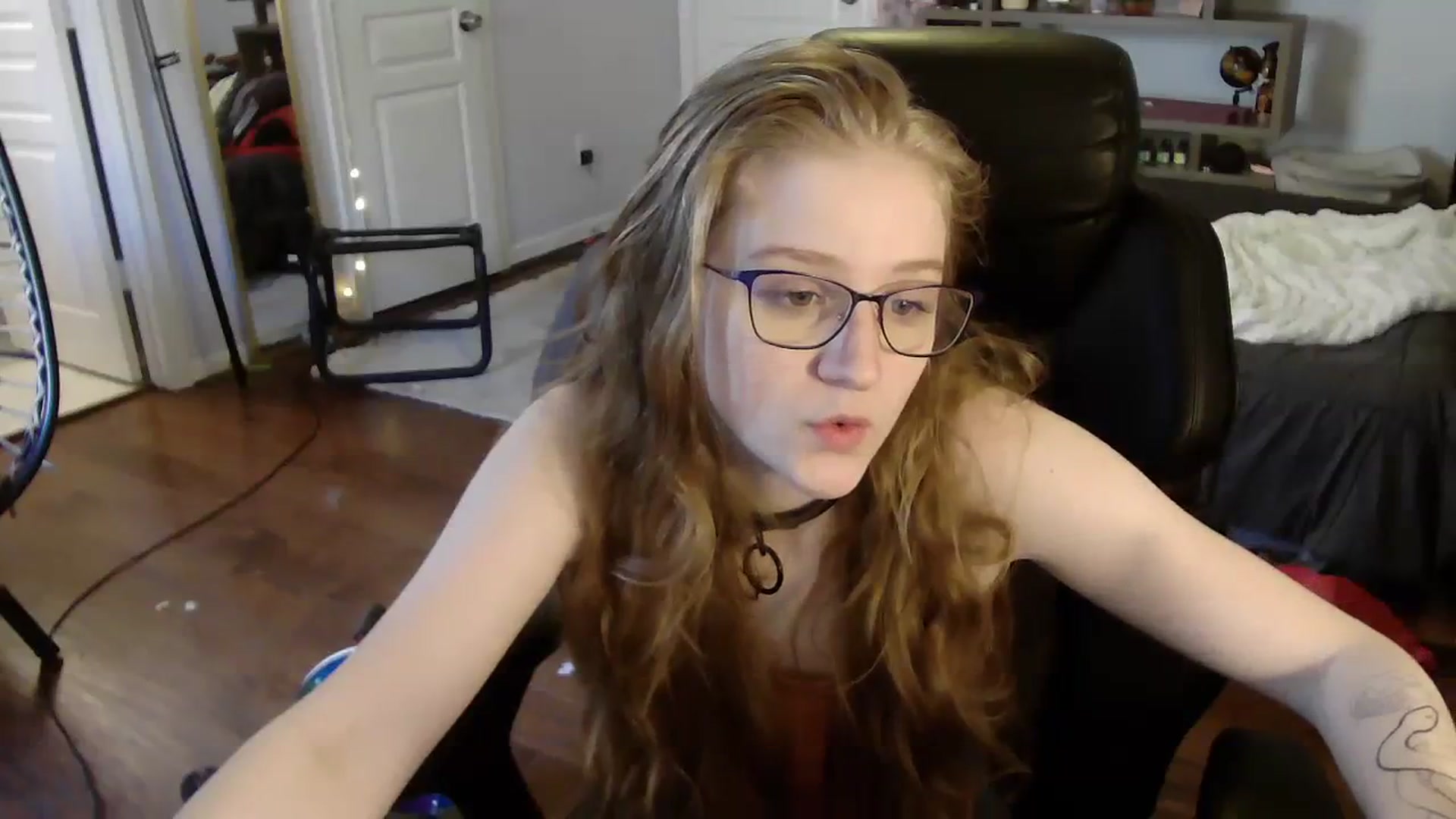 Gallery image thumbnail from Bunnydathug's myfreecams stream on, 07/23/2023, 24:03 image 12 of 20