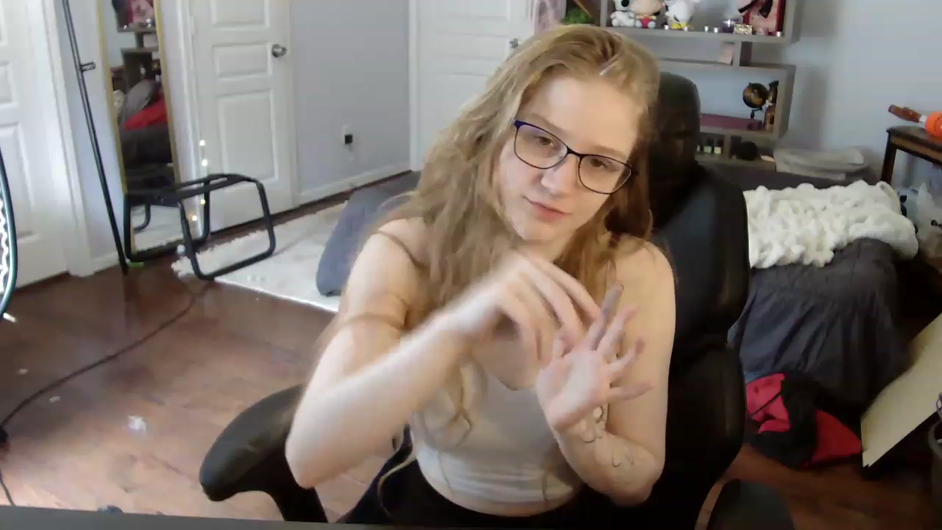 Gallery image thumbnail from Bunnydathug's myfreecams stream on, 07/23/2023, 16:47 image 18 of 20