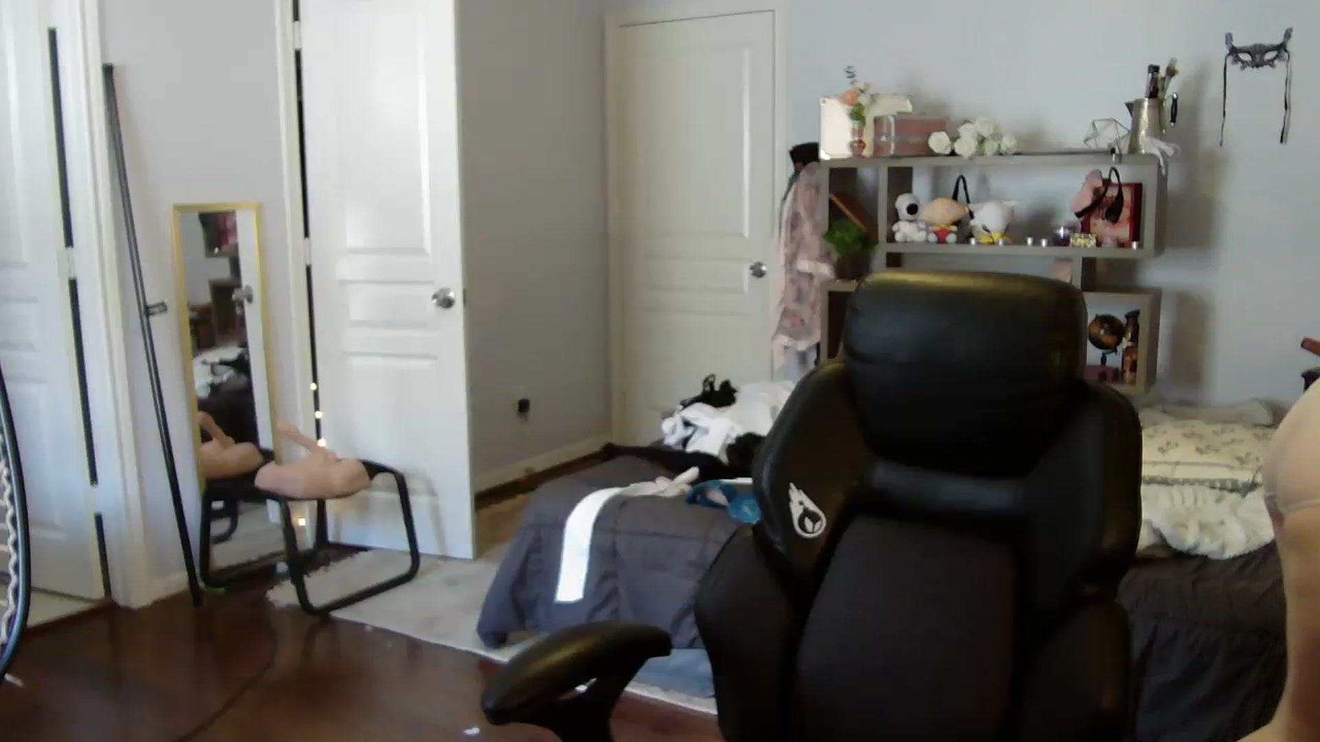 Gallery image thumbnail from Bunnydathug's myfreecams stream on, 07/24/2023, 19:36 image 19 of 20