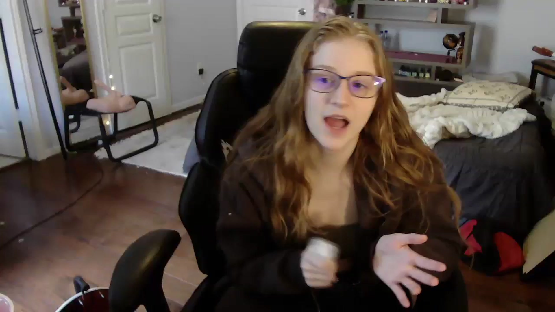Gallery image thumbnail from Bunnydathug's myfreecams stream on, 07/24/2023, 19:36 image 4 of 20