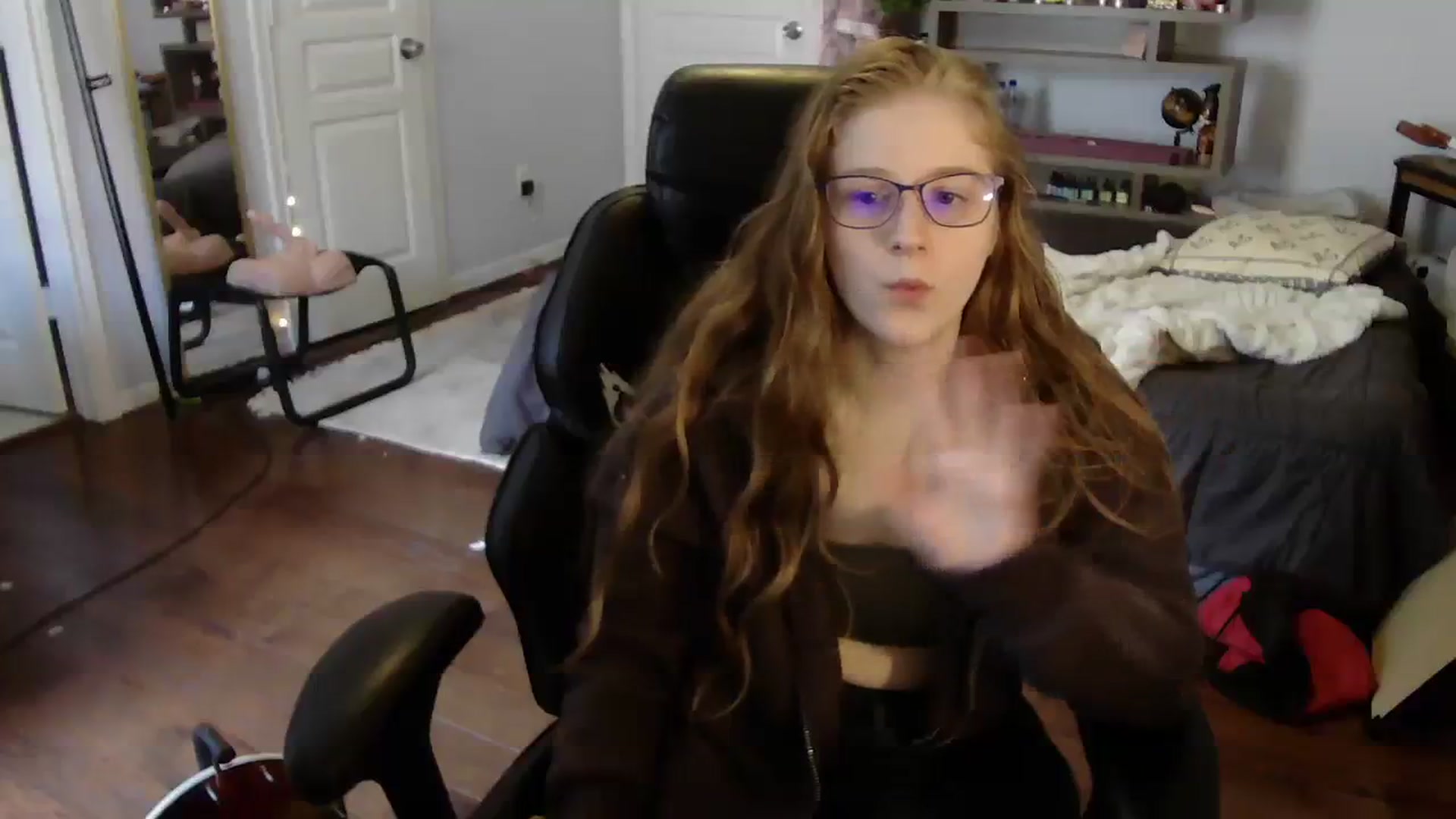 Gallery image thumbnail from Bunnydathug's myfreecams stream on, 07/24/2023, 19:36 image 5 of 20