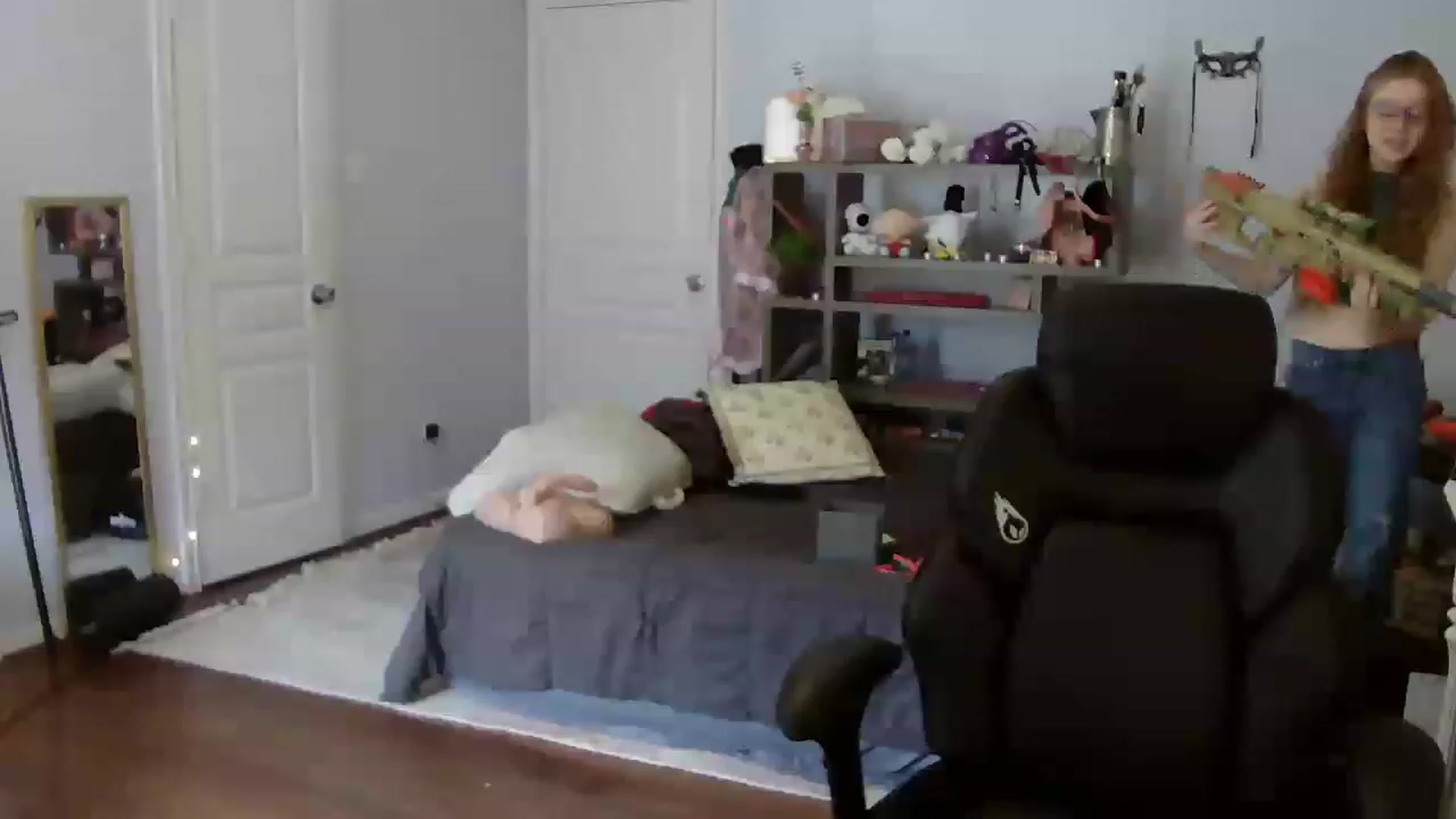 Gallery image thumbnail from Bunnydathug's myfreecams stream on, 07/28/2023, 15:40 image 4 of 20