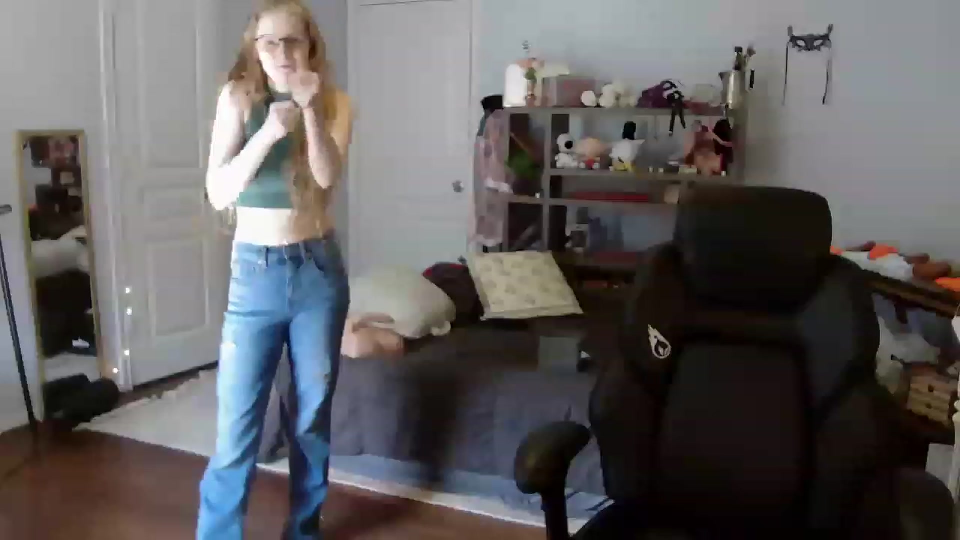 Gallery image thumbnail from Bunnydathug's myfreecams stream on, 07/28/2023, 15:40 image 6 of 20