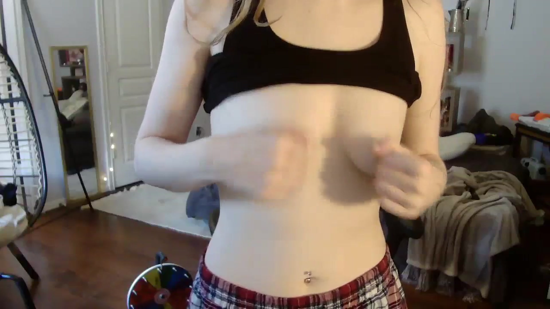 Gallery image thumbnail from Bunnydathug's myfreecams stream on, 08/03/2023, 17:51 image 6 of 20
