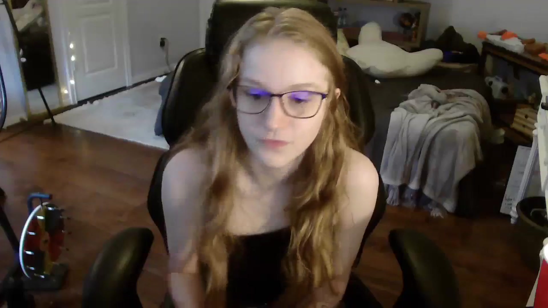 Gallery image thumbnail from Bunnydathug's myfreecams stream on, 08/04/2023, 13:03 image 6 of 20