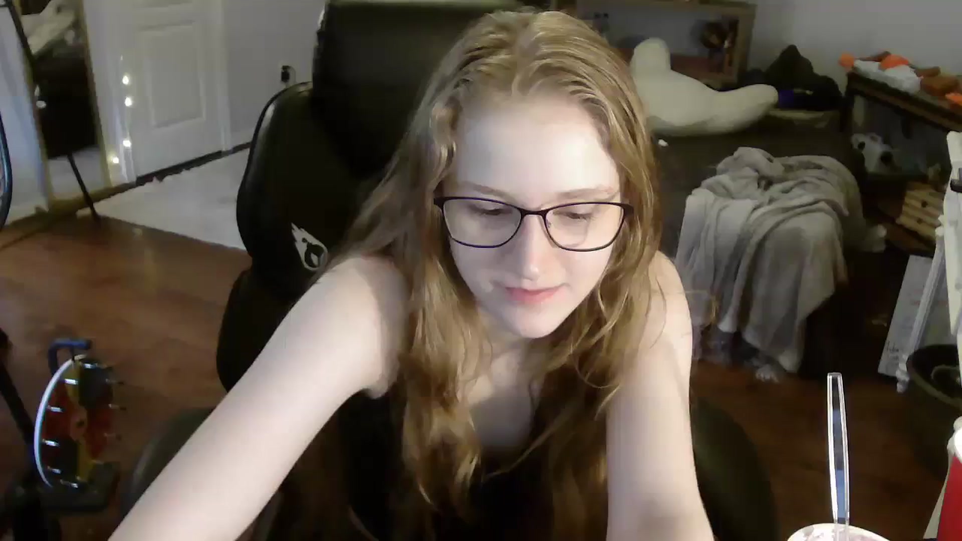 Gallery image thumbnail from Bunnydathug's myfreecams stream on, 08/04/2023, 13:03 image 1 of 20