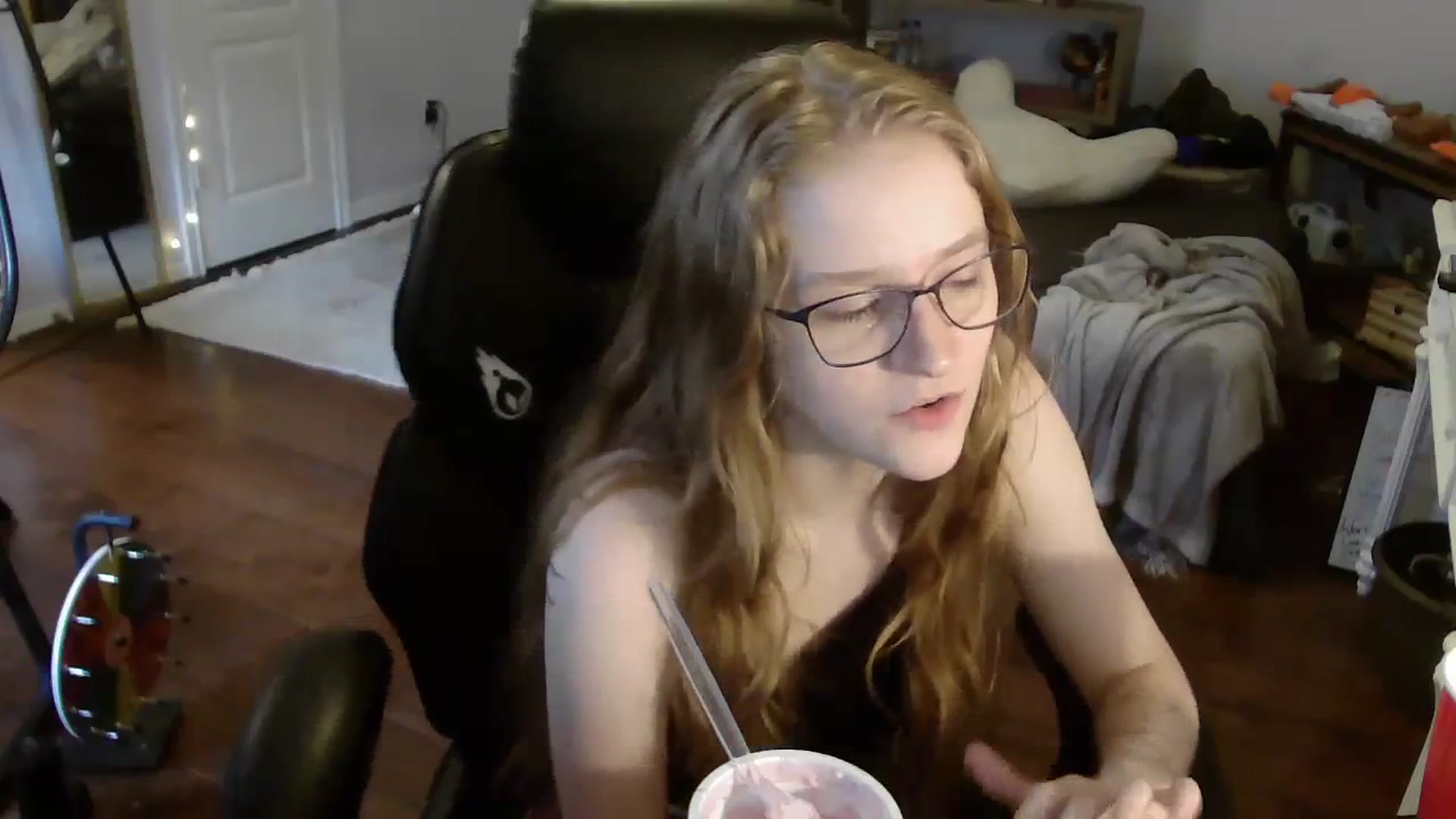 Gallery image thumbnail from Bunnydathug's myfreecams stream on, 08/04/2023, 13:03 image 7 of 20