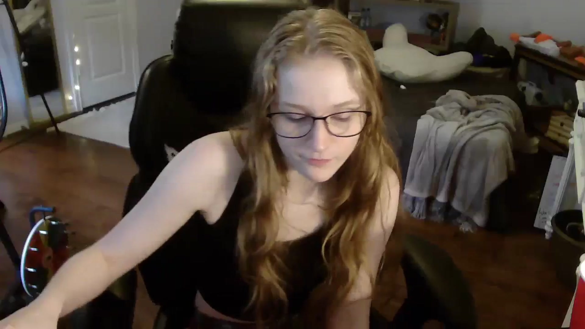 Gallery image thumbnail from Bunnydathug's myfreecams stream on, 08/04/2023, 13:03 image 5 of 20