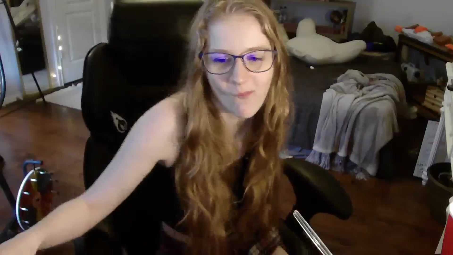 Gallery image thumbnail from Bunnydathug's myfreecams stream on, 08/04/2023, 13:03 image 9 of 20