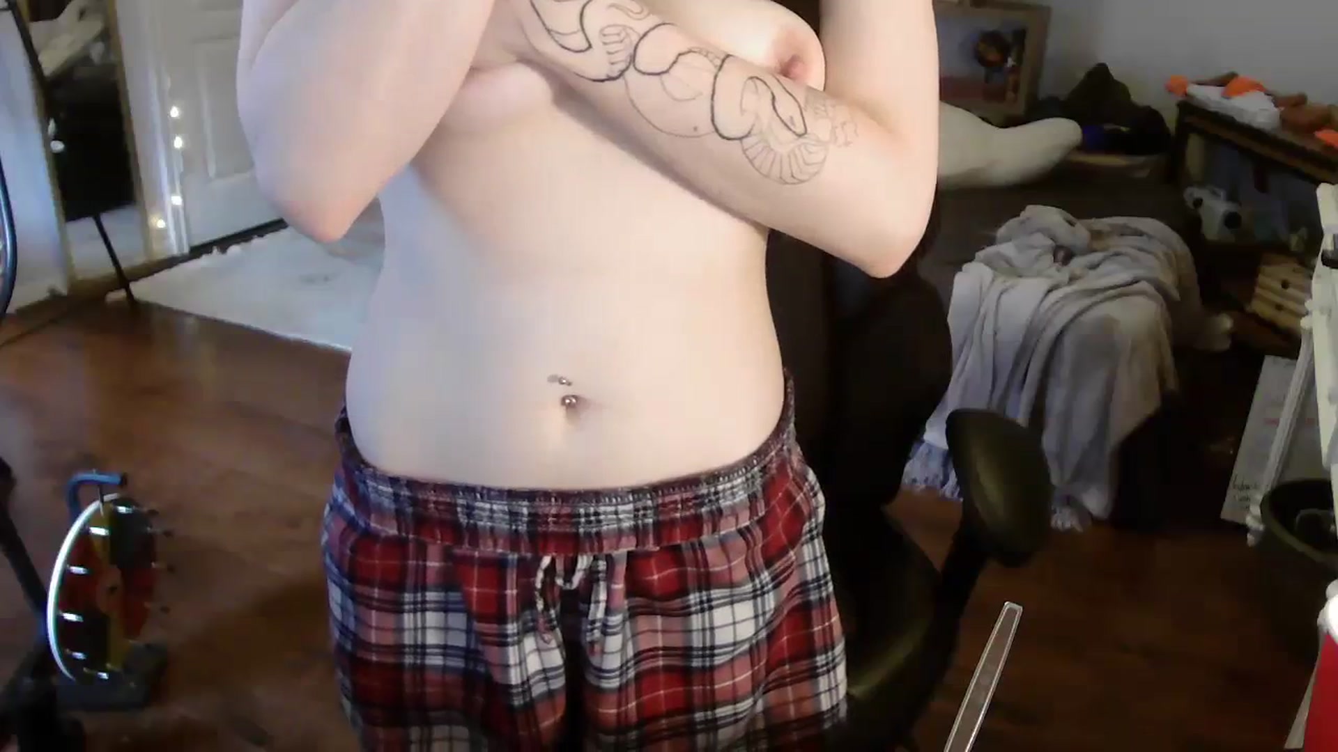 Gallery image thumbnail from Bunnydathug's myfreecams stream on, 08/04/2023, 13:03 image 11 of 20