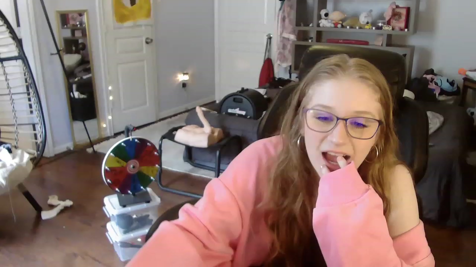 Gallery image thumbnail from Bunnydathug's myfreecams stream on, 08/08/2023, 18:28 image 3 of 20