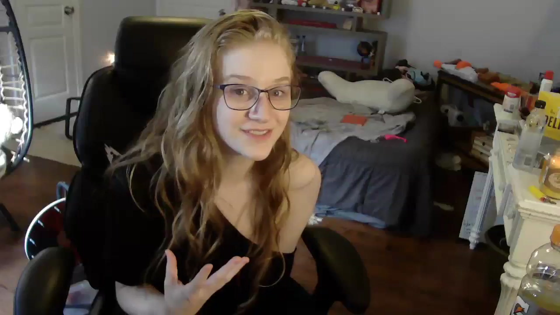 Gallery image thumbnail from Bunnydathug's myfreecams stream on, 08/10/2023, 14:07 image 14 of 20