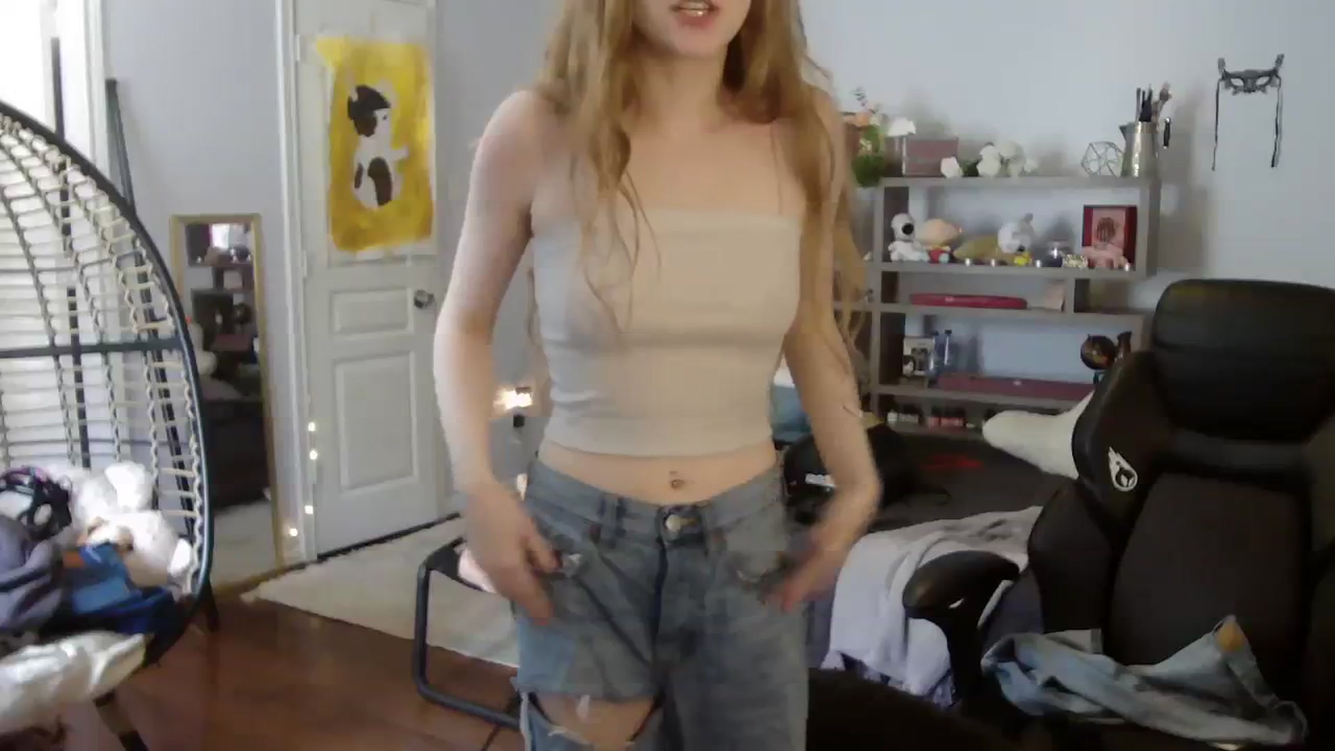 Gallery image thumbnail from Bunnydathug's myfreecams stream on, 08/12/2023, 20:33 image 14 of 20