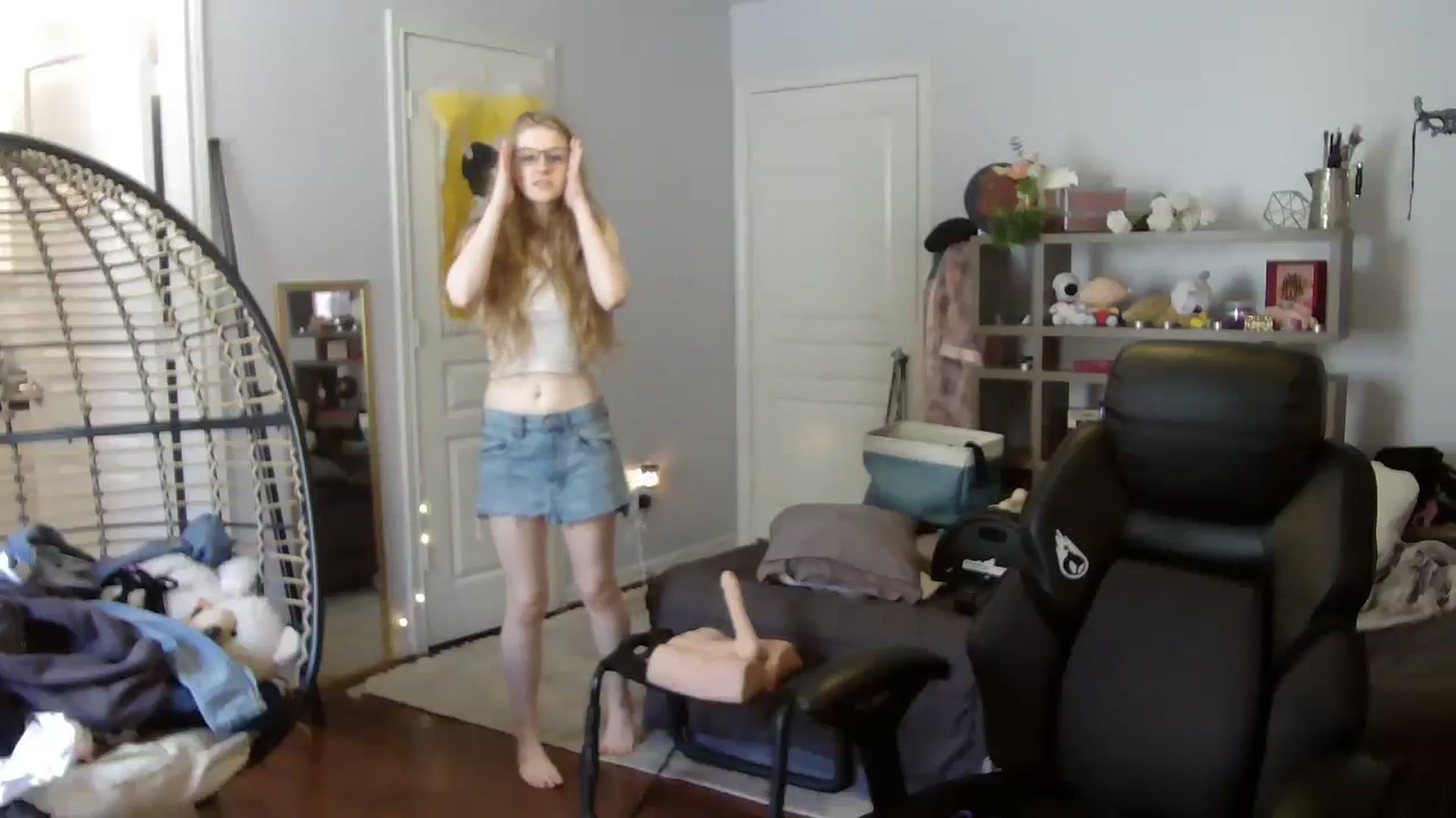 Gallery image thumbnail from Bunnydathug's myfreecams stream on, 08/12/2023, 21:26 image 12 of 20