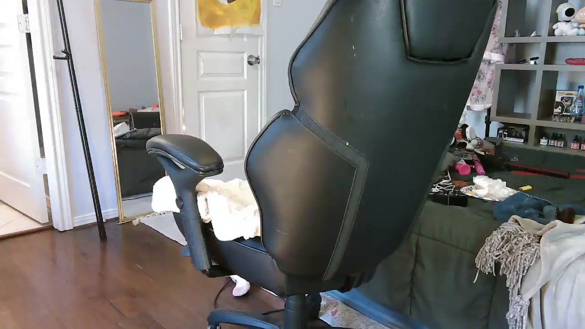 Gallery image thumbnail from Bunnydathug's myfreecams stream on, 08/17/2023, 17:51 image 15 of 20