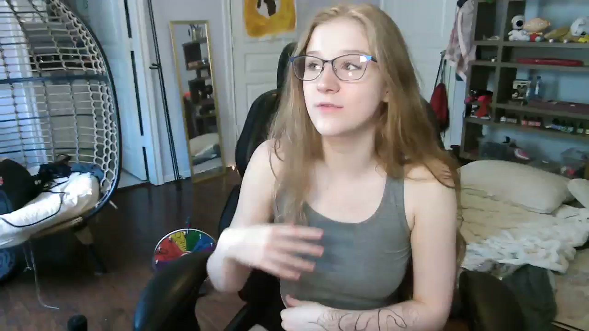 Gallery image thumbnail from Bunnydathug's myfreecams stream on, 08/27/2023, 18:43 image 6 of 20