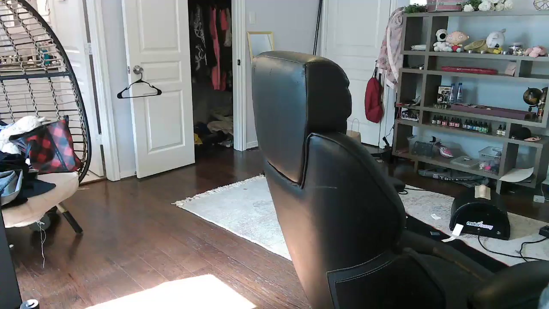 Gallery image thumbnail from Bunnydathug's myfreecams stream on, 09/17/2023, 15:14 image 11 of 20