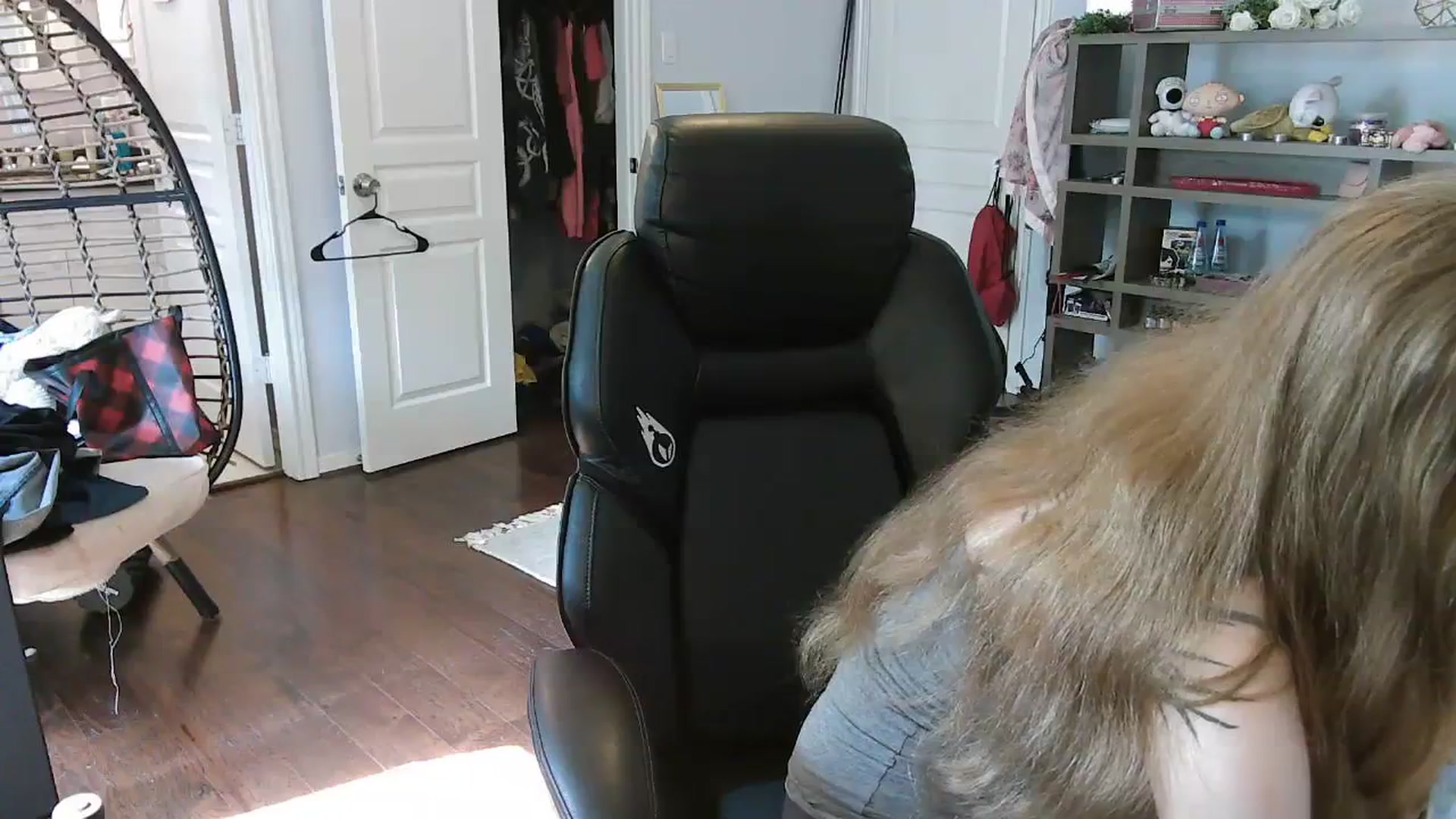 Gallery image thumbnail from Bunnydathug's myfreecams stream on, 09/17/2023, 15:14 image 16 of 20