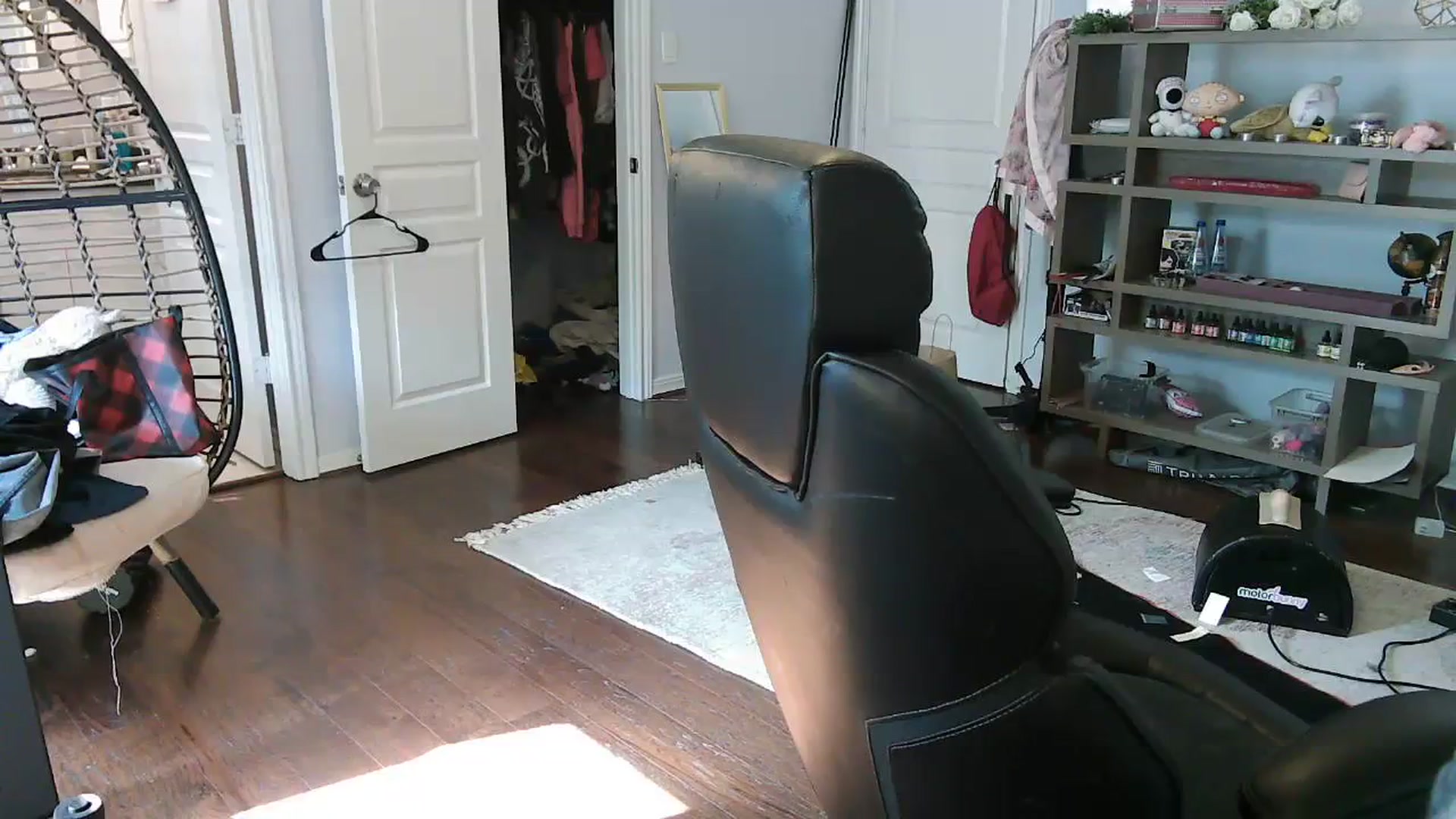 Gallery image thumbnail from Bunnydathug's myfreecams stream on, 09/17/2023, 15:14 image 10 of 20