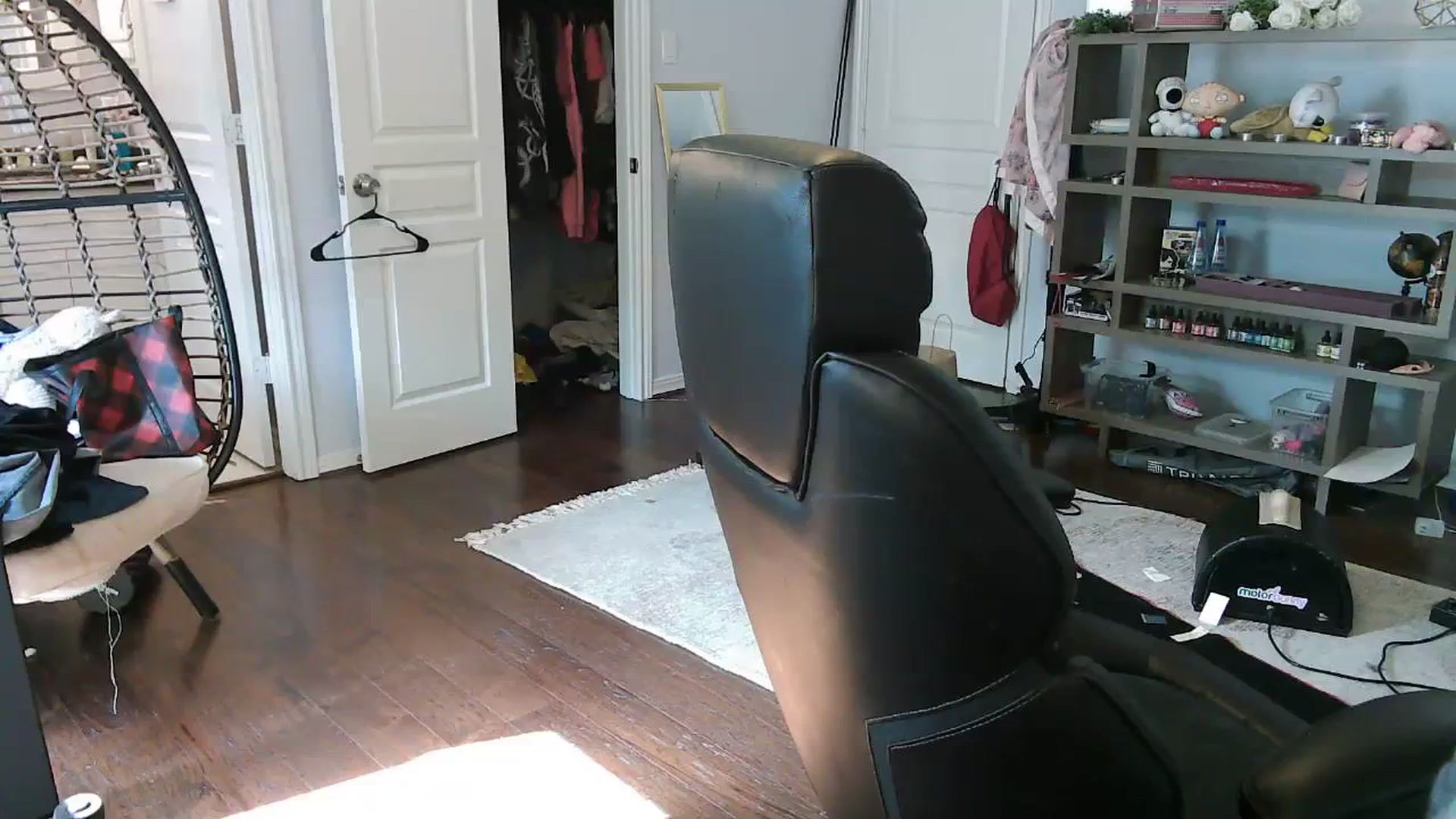 Gallery image thumbnail from Bunnydathug's myfreecams stream on, 09/17/2023, 15:14 image 12 of 20