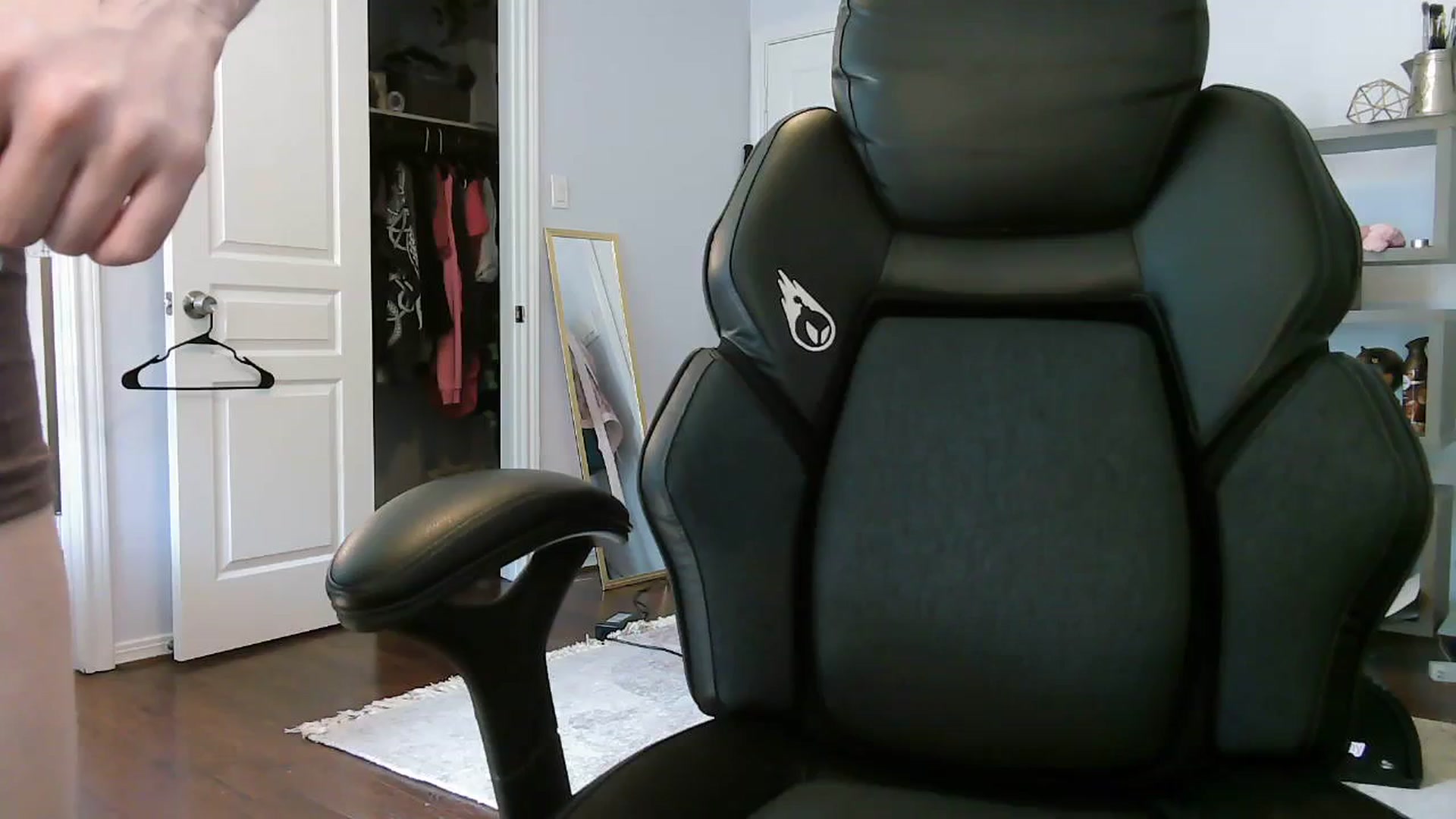 Gallery image thumbnail from Bunnydathug's myfreecams stream on, 09/17/2023, 16:00 image 10 of 20