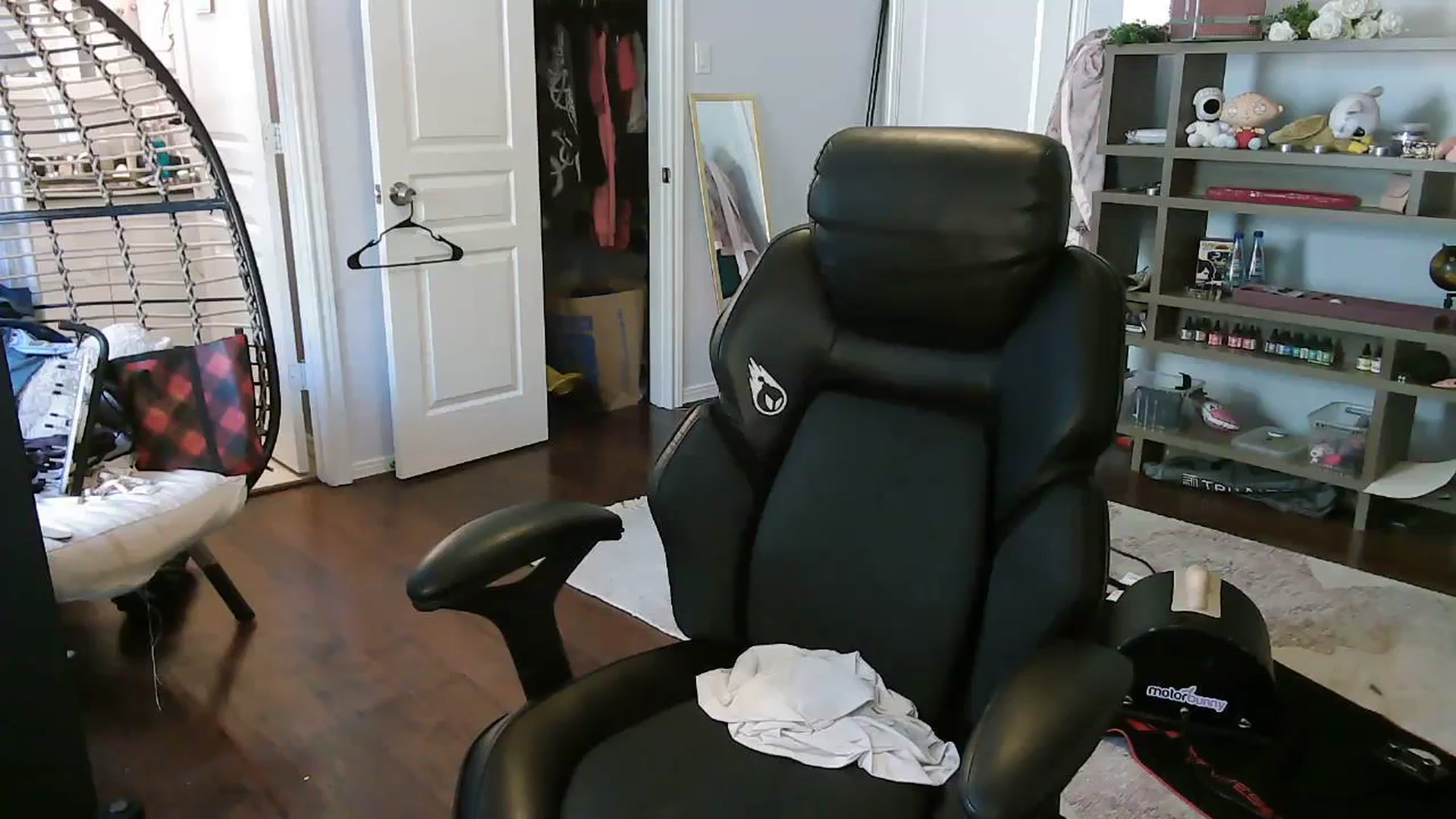 Gallery image thumbnail from Bunnydathug's myfreecams stream on, 09/17/2023, 22:33 image 13 of 20