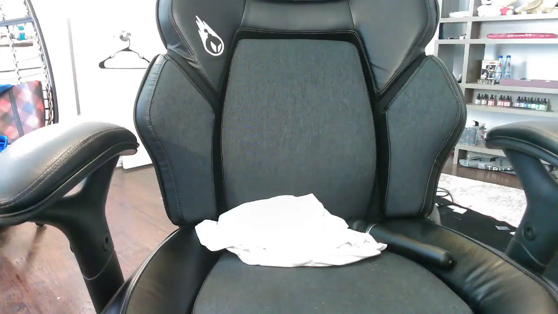 Gallery image thumbnail from Bunnydathug's myfreecams stream on, 09/17/2023, 22:33 image 8 of 20