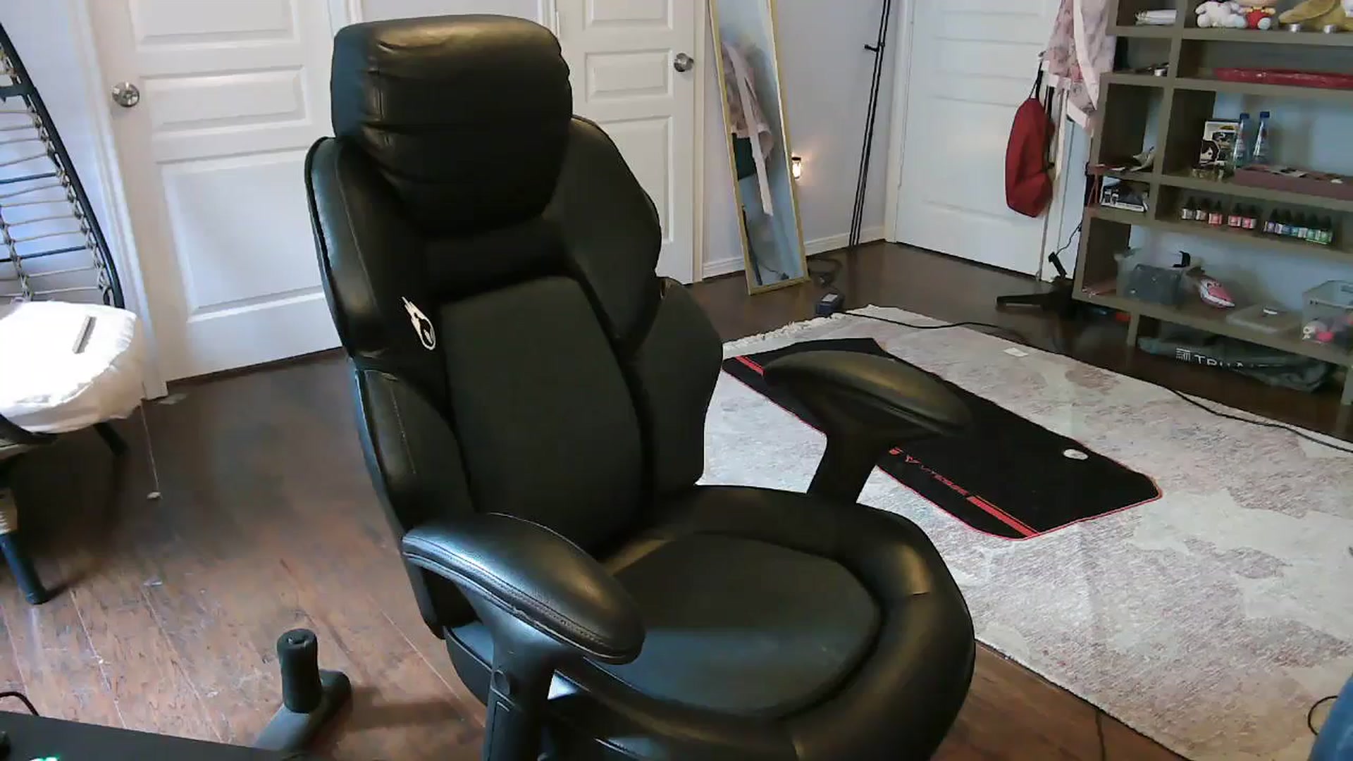Gallery image thumbnail from Bunnydathug's myfreecams stream on, 09/19/2023, 18:00 image 10 of 20
