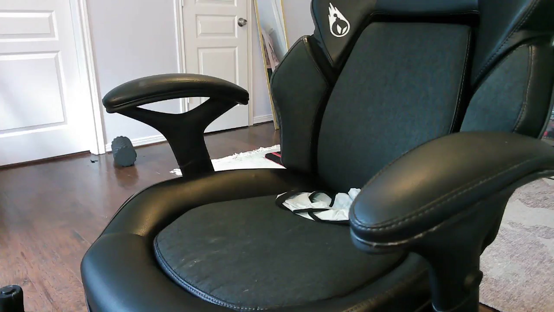 Gallery image thumbnail from Bunnydathug's myfreecams stream on, 09/19/2023, 18:00 image 19 of 20