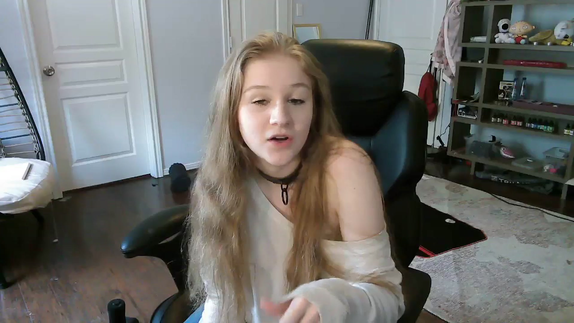 Gallery image thumbnail from Bunnydathug's myfreecams stream on, 09/19/2023, 18:00 image 14 of 20
