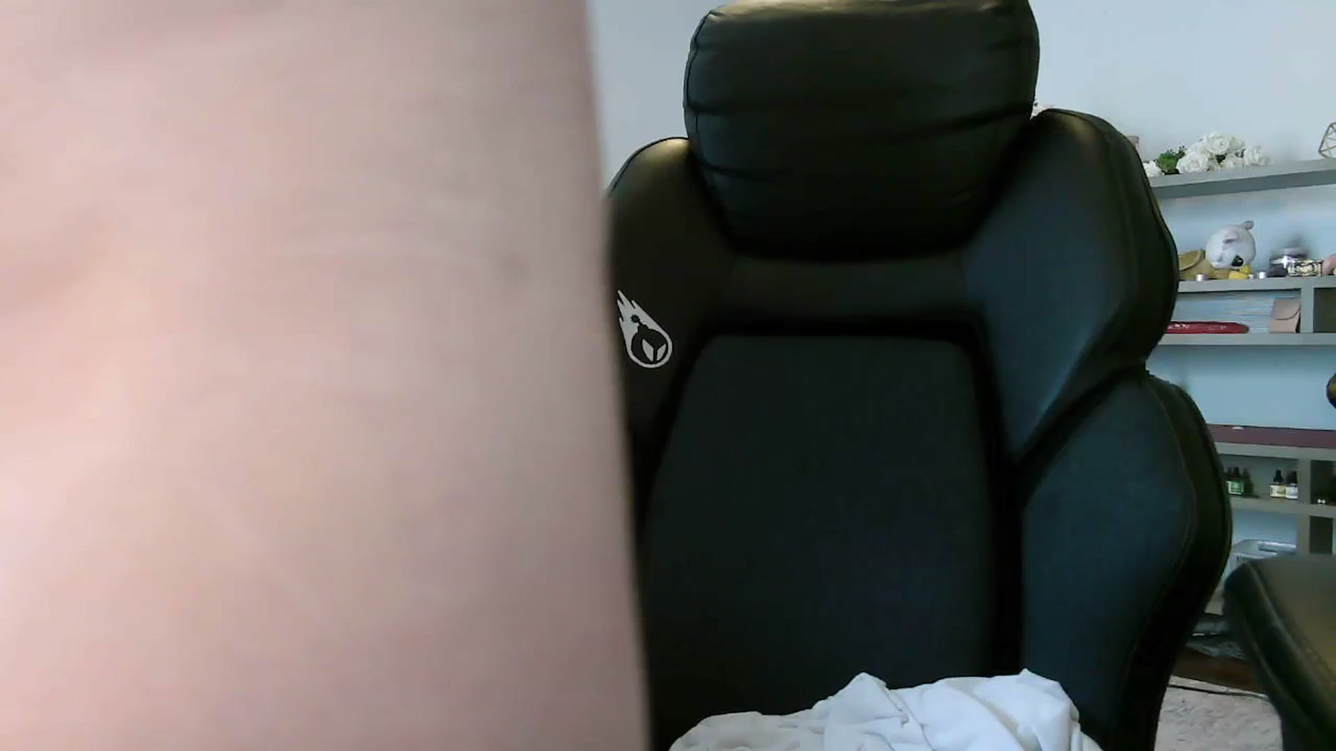 Gallery image thumbnail from Bunnydathug's myfreecams stream on, 09/19/2023, 19:01 image 1 of 20