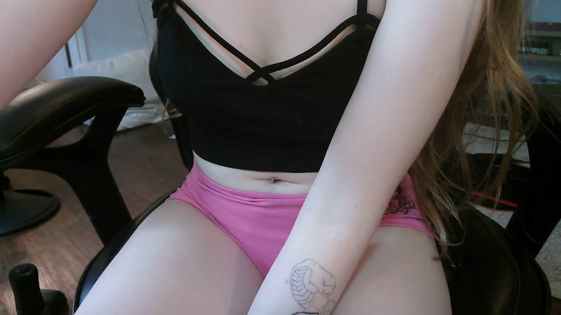 Gallery image thumbnail from Bunnydathug's myfreecams stream on, 09/24/2023, 17:38 image 4 of 20