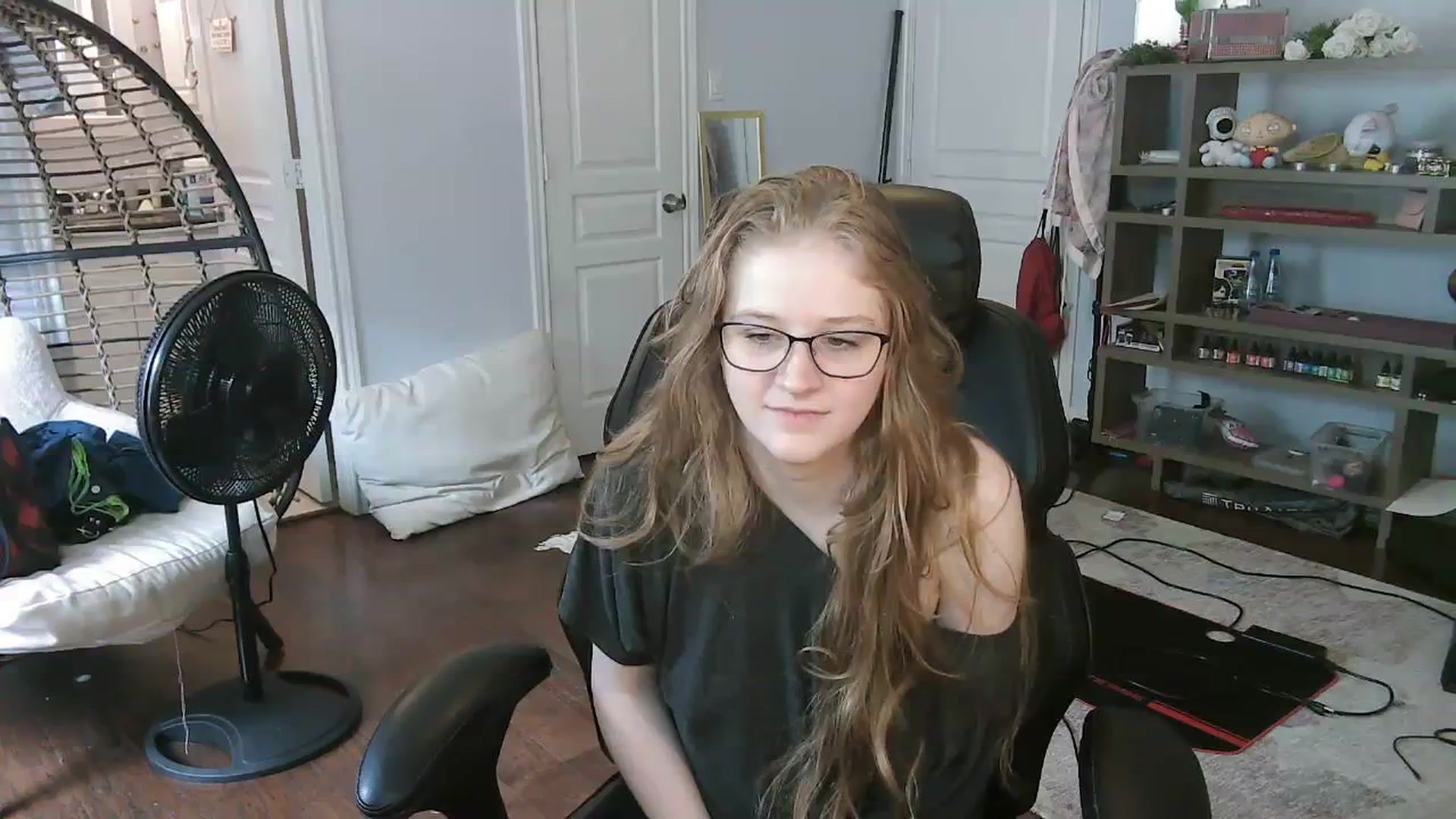Gallery image thumbnail from Bunnydathug's myfreecams stream on, 09/25/2023, 18:06 image 3 of 20