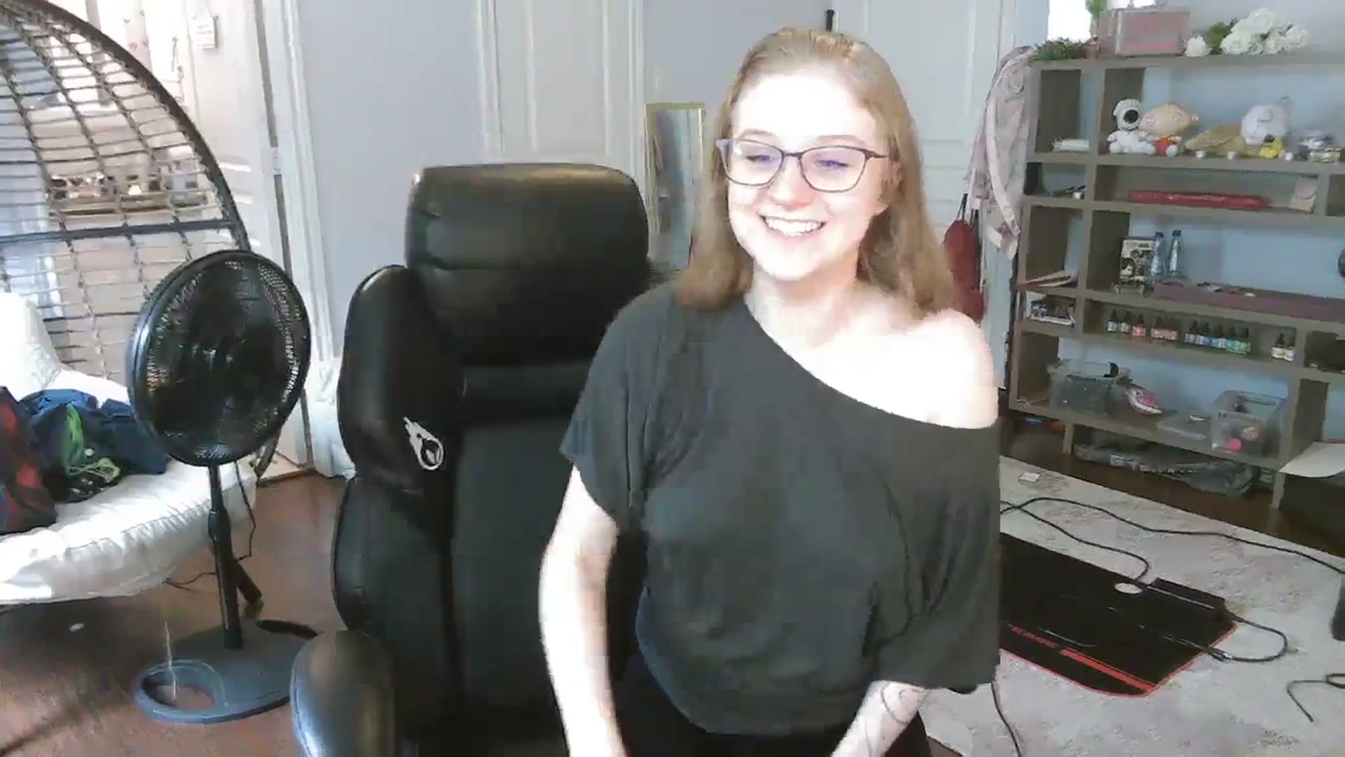Gallery image thumbnail from Bunnydathug's myfreecams stream on, 09/25/2023, 18:06 image 6 of 20
