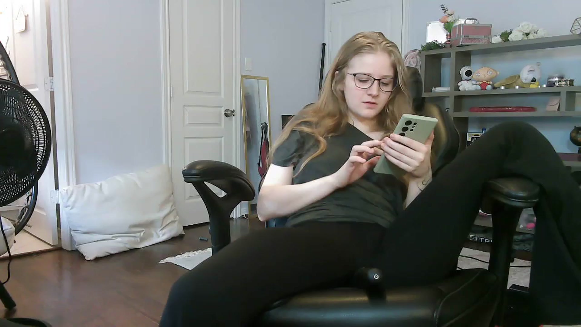 Gallery image thumbnail from Bunnydathug's myfreecams stream on, 09/25/2023, 18:06 image 18 of 20