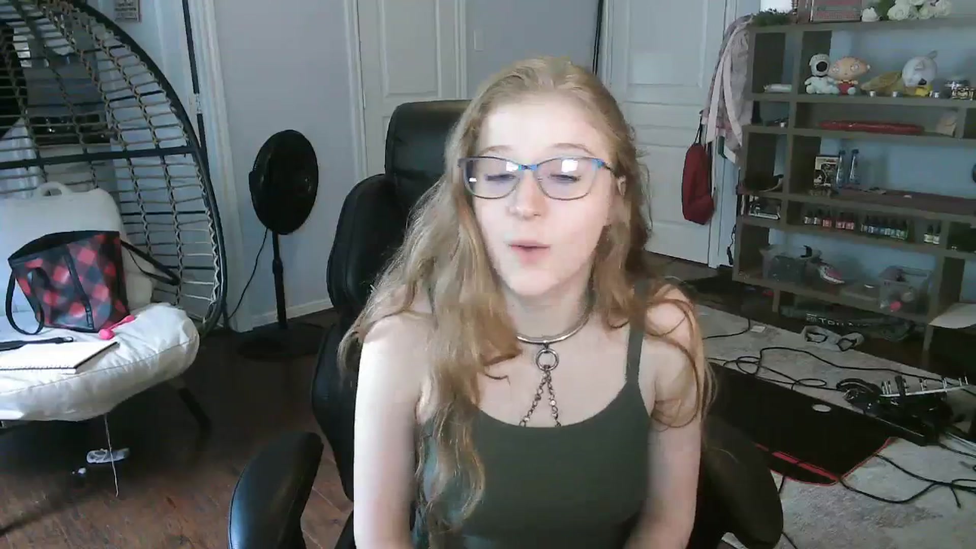 Gallery image thumbnail from Bunnydathug's myfreecams stream on, 09/27/2023, 17:26 image 2 of 20