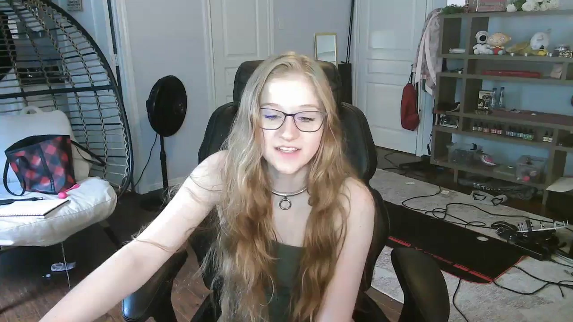 Gallery image thumbnail from Bunnydathug's myfreecams stream on, 09/27/2023, 17:26 image 5 of 20