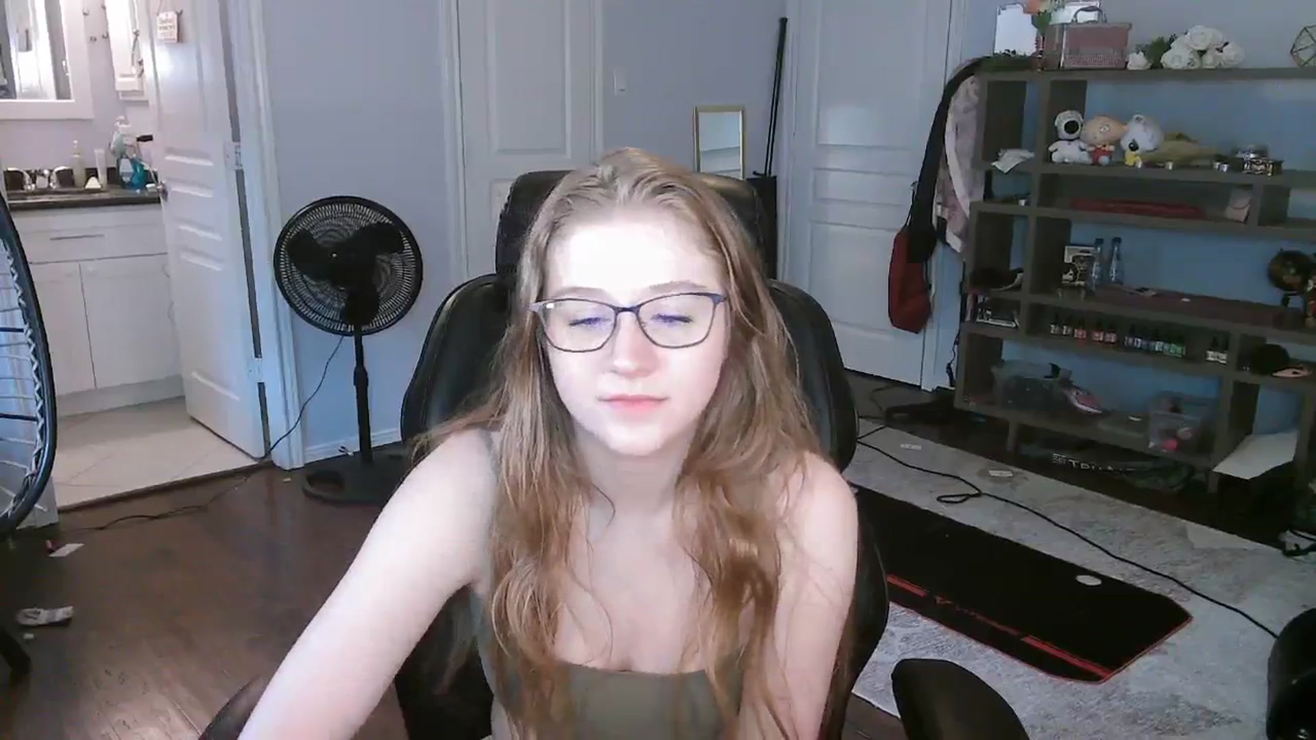 Gallery image thumbnail from Bunnydathug's myfreecams stream on, 10/02/2023, 13:34 image 14 of 20