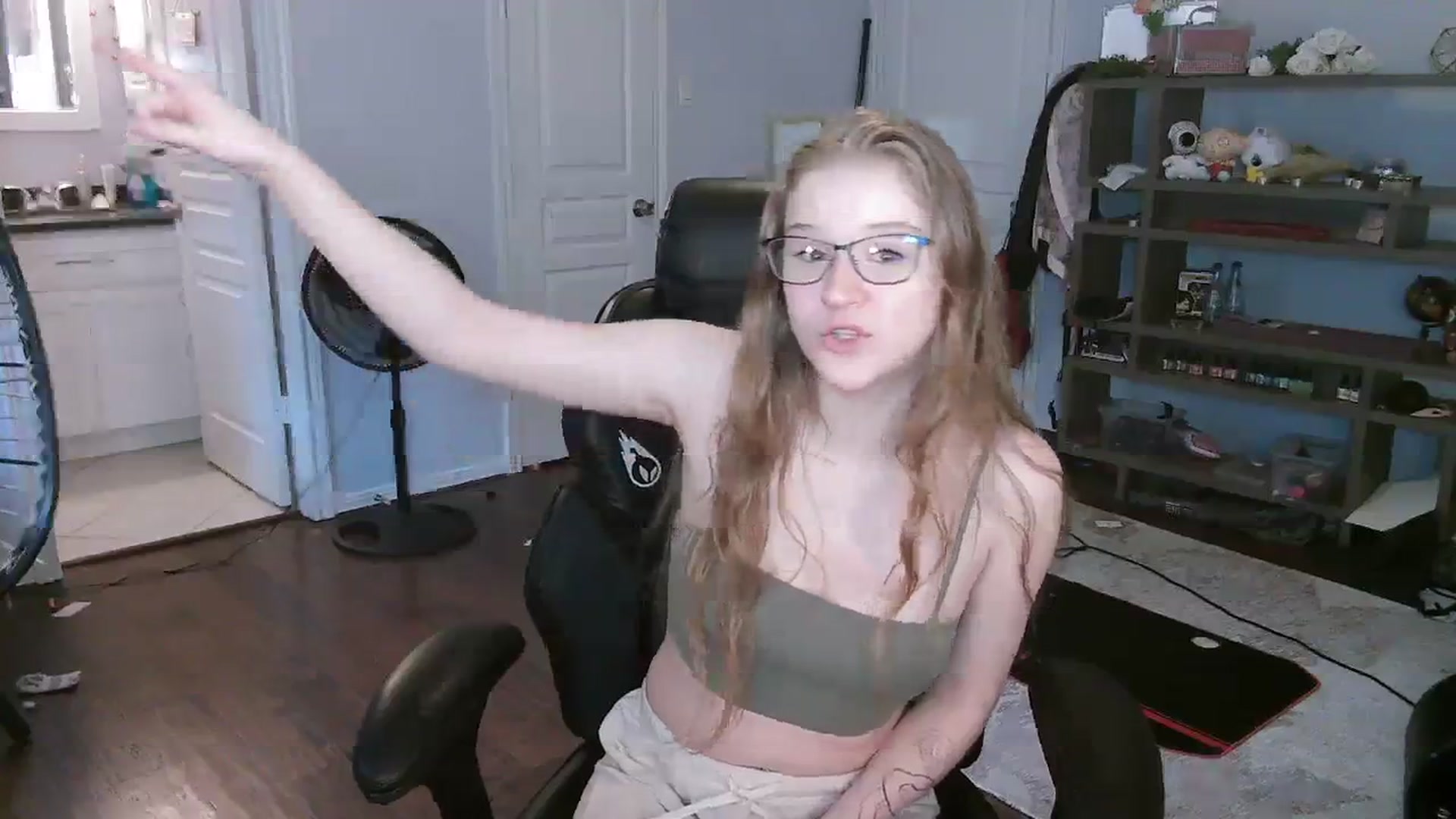Gallery image thumbnail from Bunnydathug's myfreecams stream on, 10/02/2023, 13:34 image 3 of 20