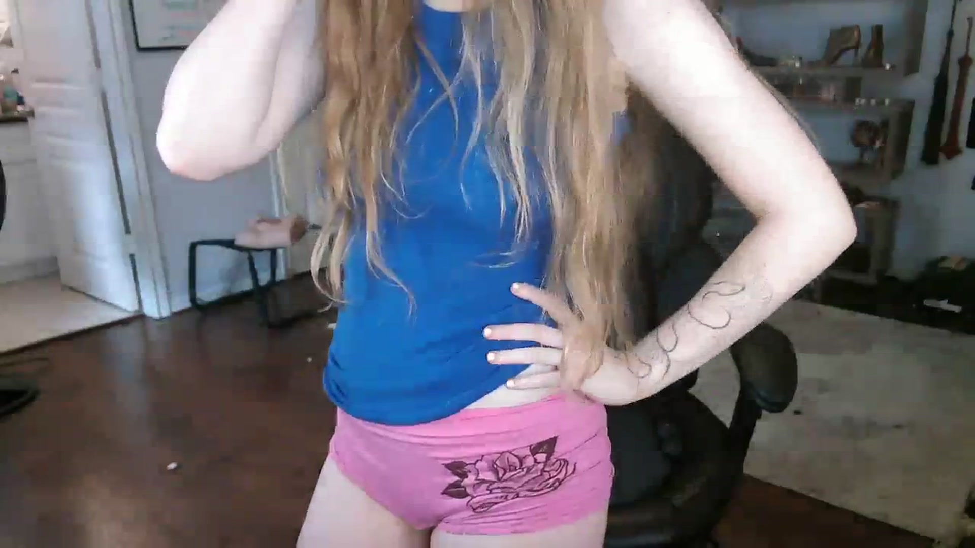 Gallery image thumbnail from Bunnydathug's myfreecams stream on, 10/04/2023, 16:40 image 13 of 20
