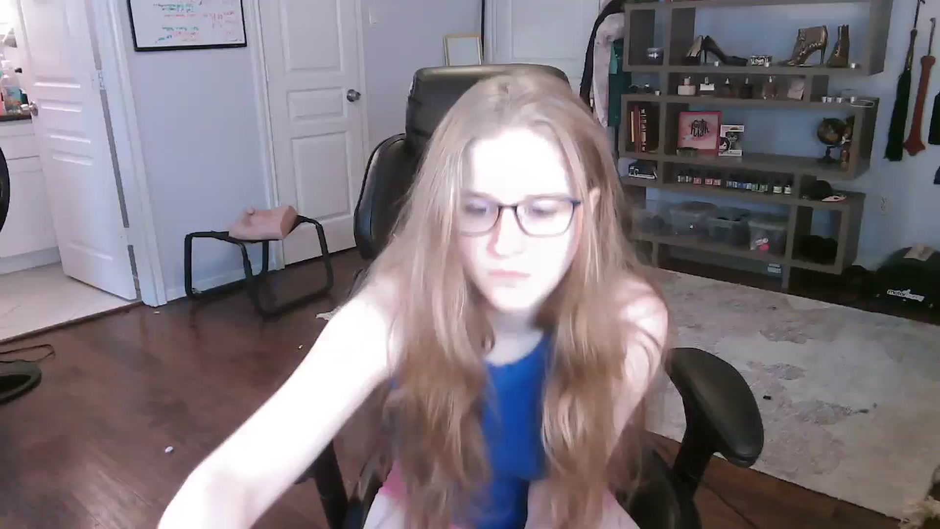 Gallery image thumbnail from Bunnydathug's myfreecams stream on, 10/04/2023, 16:40 image 1 of 20