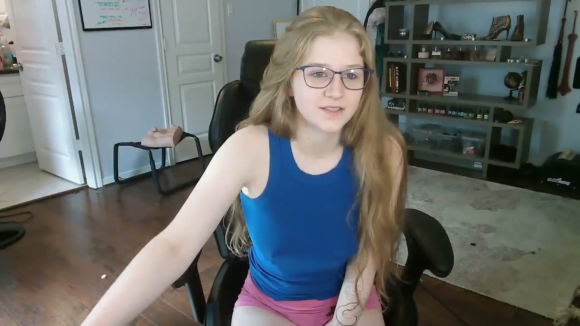 Gallery image thumbnail from Bunnydathug's myfreecams stream on, 10/04/2023, 16:40 image 9 of 20