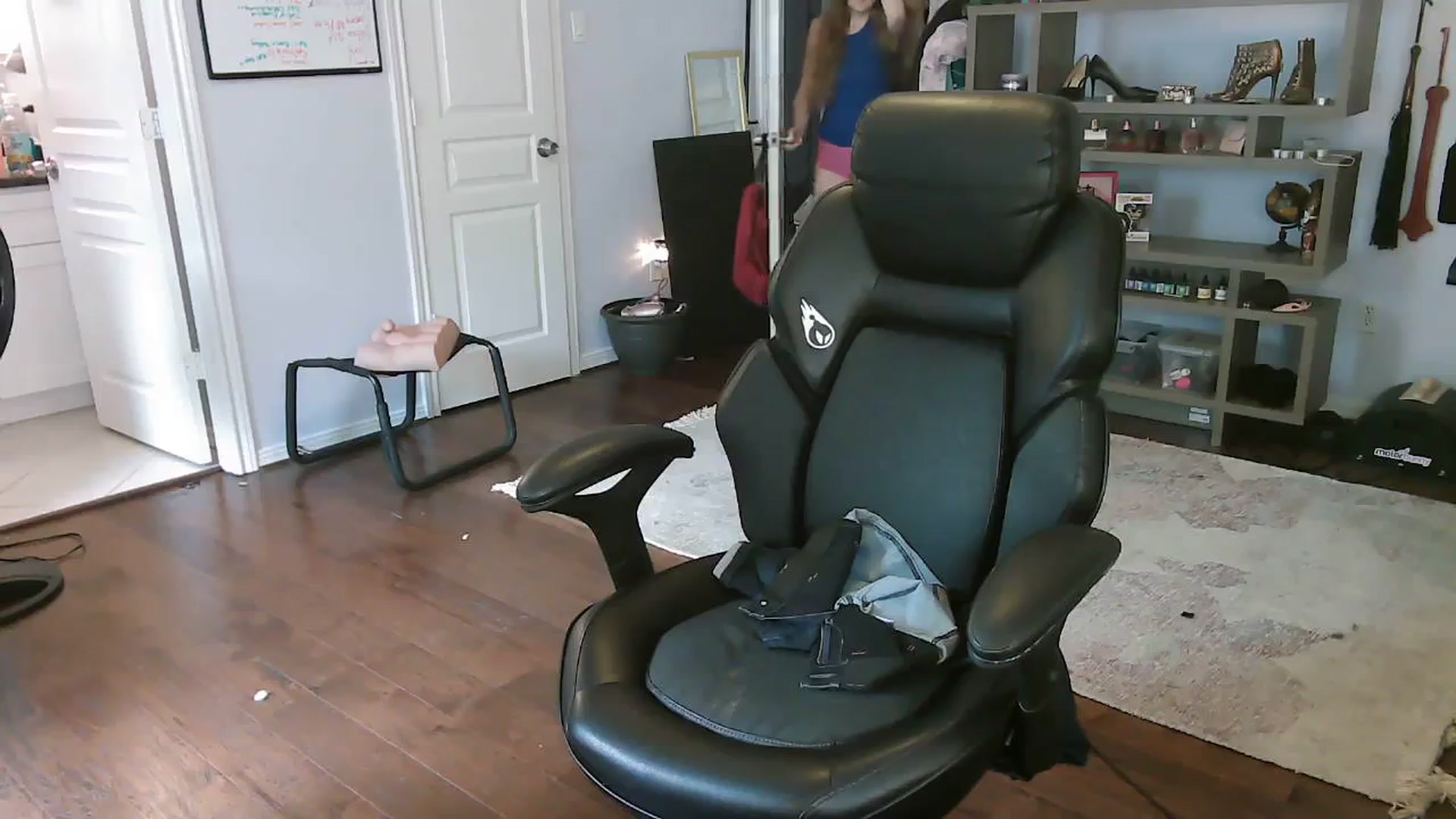 Gallery image thumbnail from Bunnydathug's myfreecams stream on, 10/04/2023, 16:40 image 4 of 20