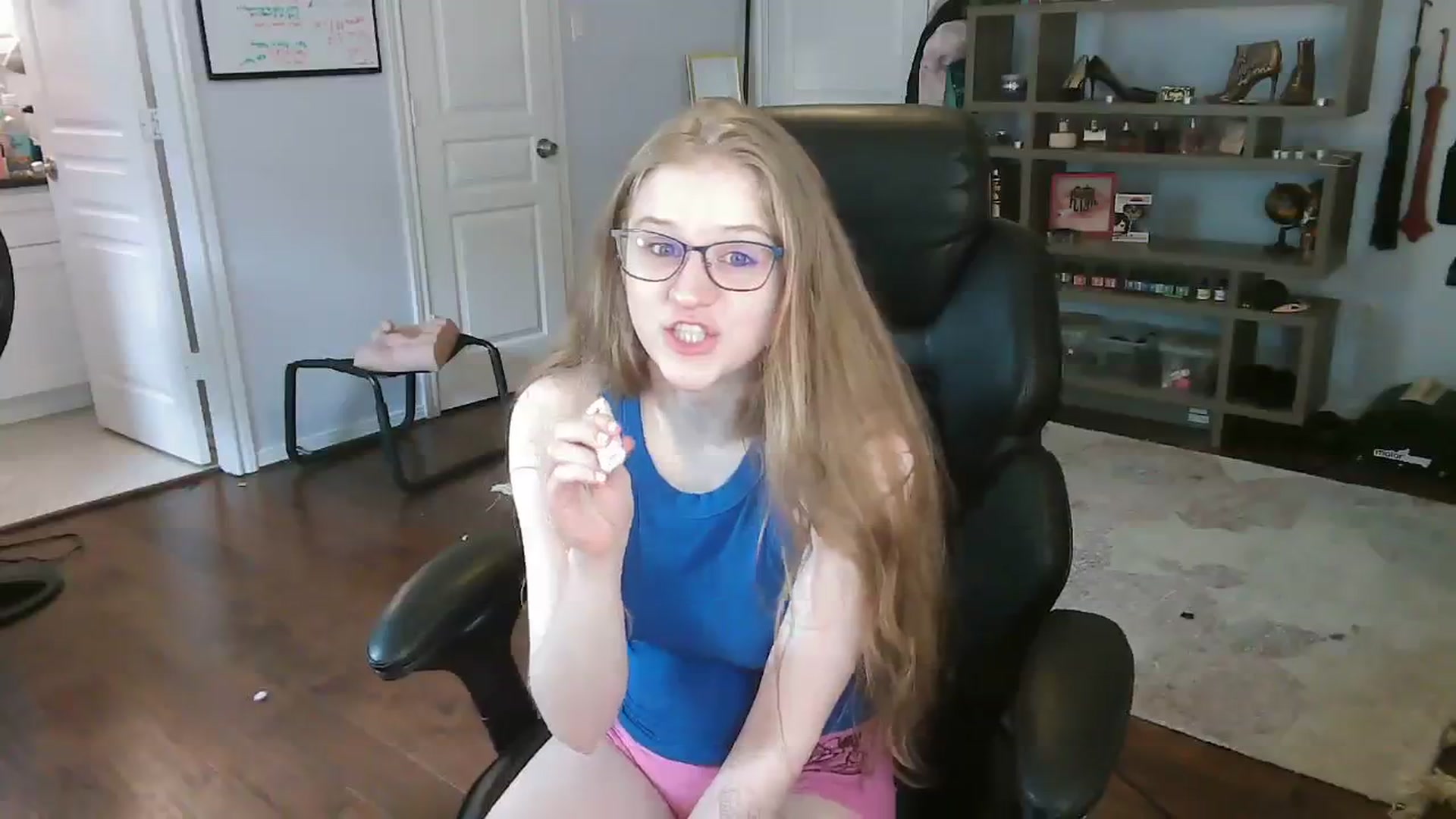 Gallery image thumbnail from Bunnydathug's myfreecams stream on, 10/04/2023, 16:40 image 17 of 20