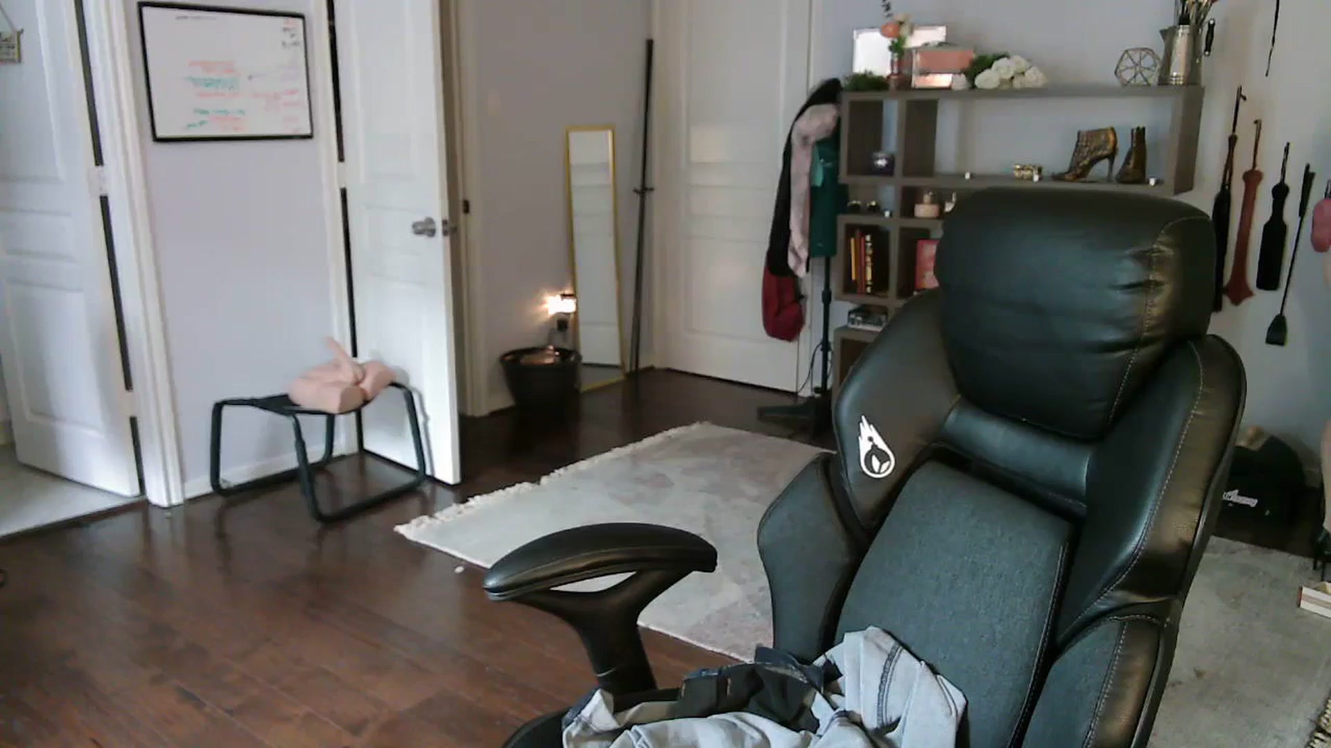 Gallery image thumbnail from Bunnydathug's myfreecams stream on, 10/07/2023, 15:52 image 5 of 20