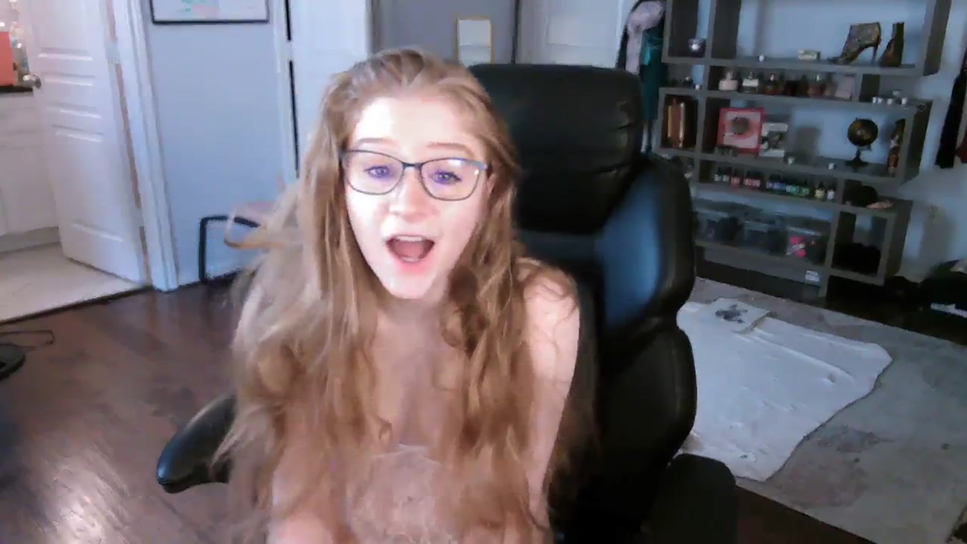 Gallery image thumbnail from Bunnydathug's myfreecams stream on, 10/08/2023, 18:03 image 11 of 20