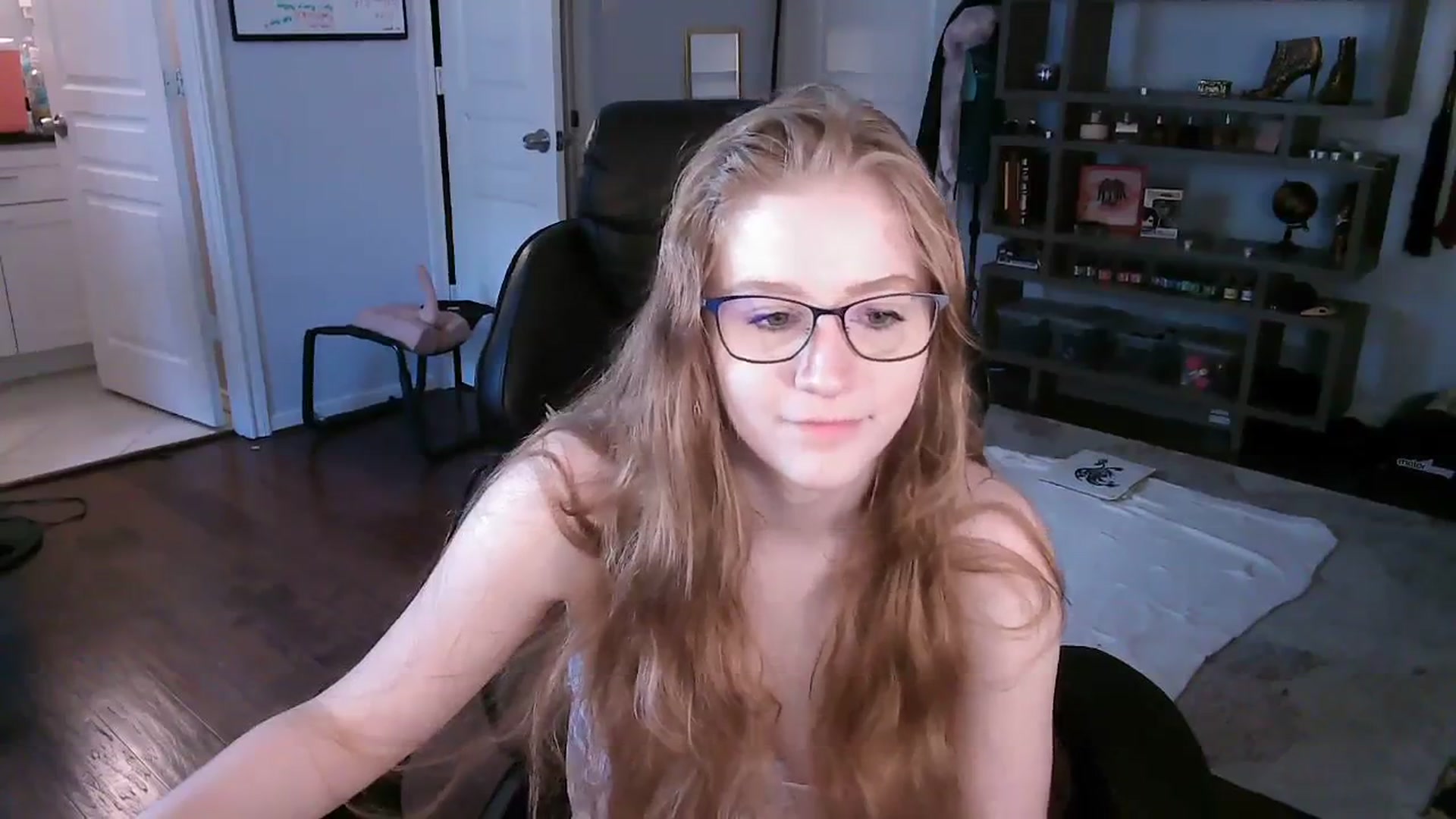 Gallery image thumbnail from Bunnydathug's myfreecams stream on, 10/08/2023, 18:03 image 16 of 20