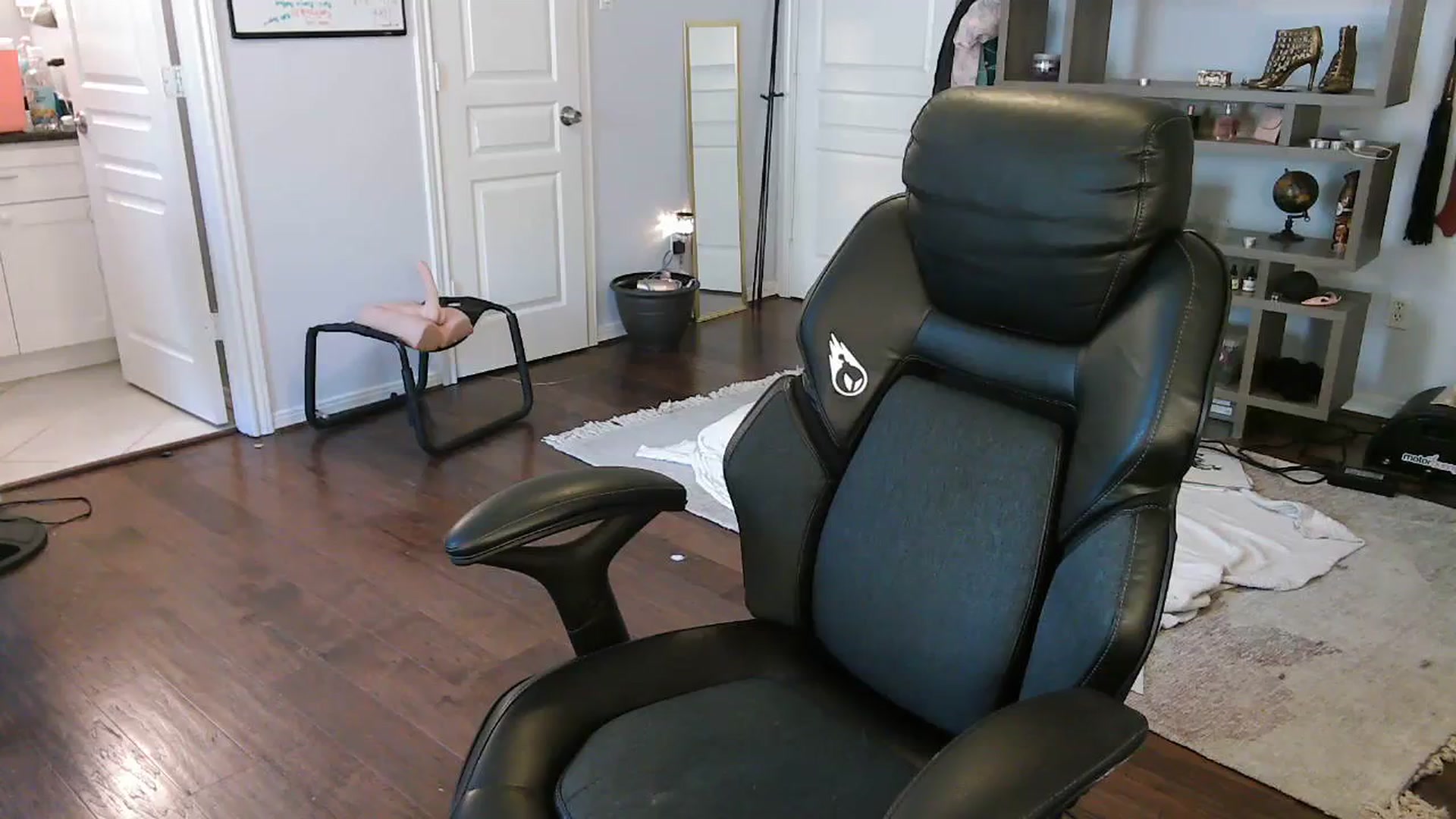 Gallery image thumbnail from Bunnydathug's myfreecams stream on, 10/09/2023, 17:41 image 11 of 20