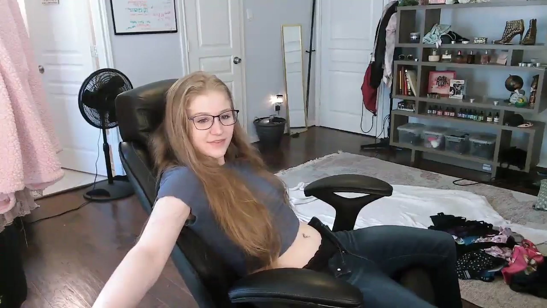 Gallery image thumbnail from Bunnydathug's myfreecams stream on, 10/15/2023, 16:35 image 5 of 20