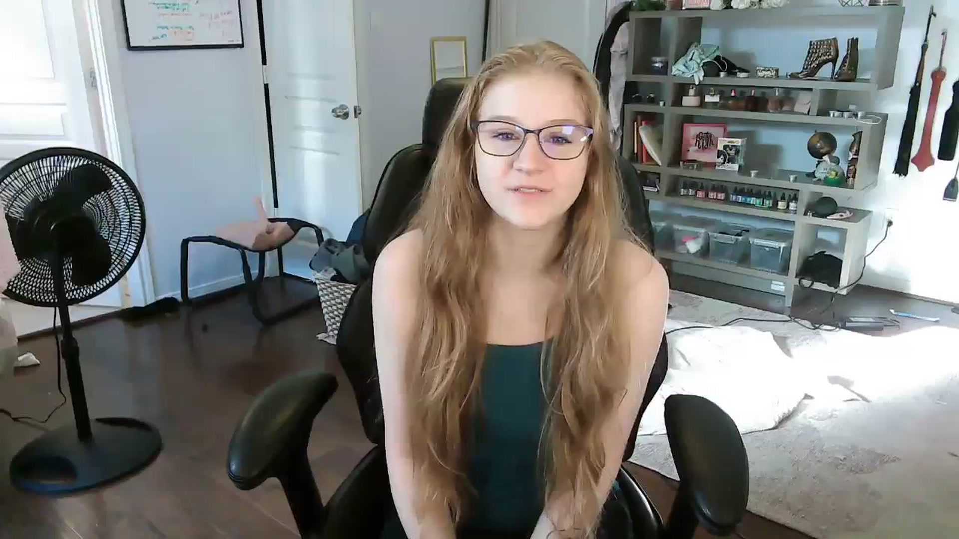 Gallery image thumbnail from Bunnydathug's myfreecams stream on, 10/16/2023, 14:27 image 10 of 20